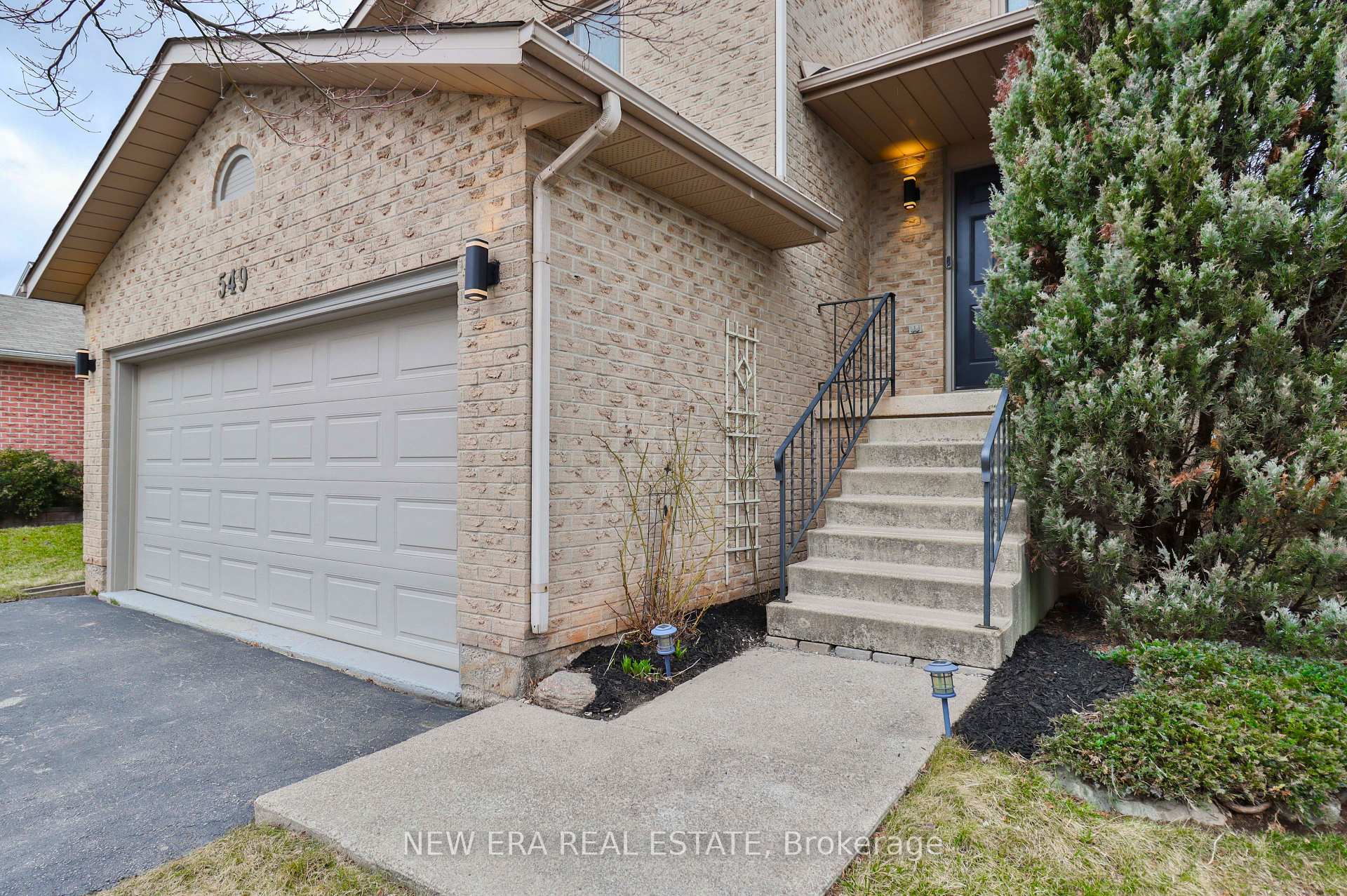 Photo 3 of 549 Deerhurst Drive, Burlington, Appleby — HOMEH