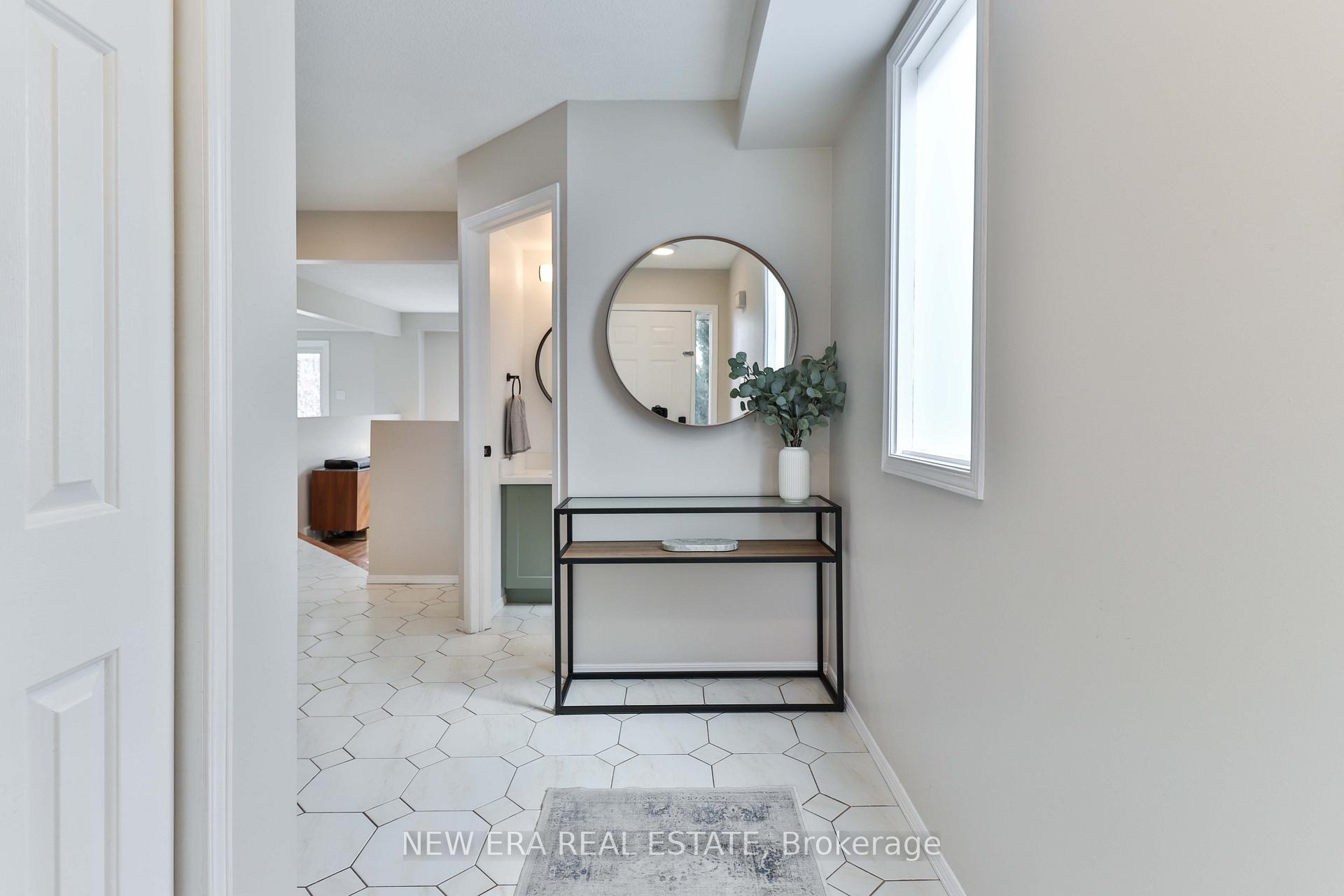 Photo 4 of 549 Deerhurst Drive, Burlington, Appleby — HOMEH