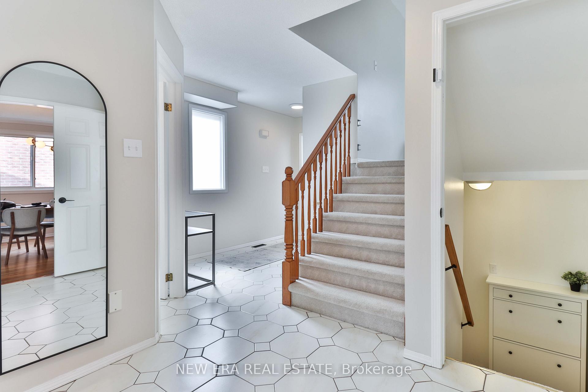 Photo 5 of 549 Deerhurst Drive, Burlington, Appleby — HOMEH