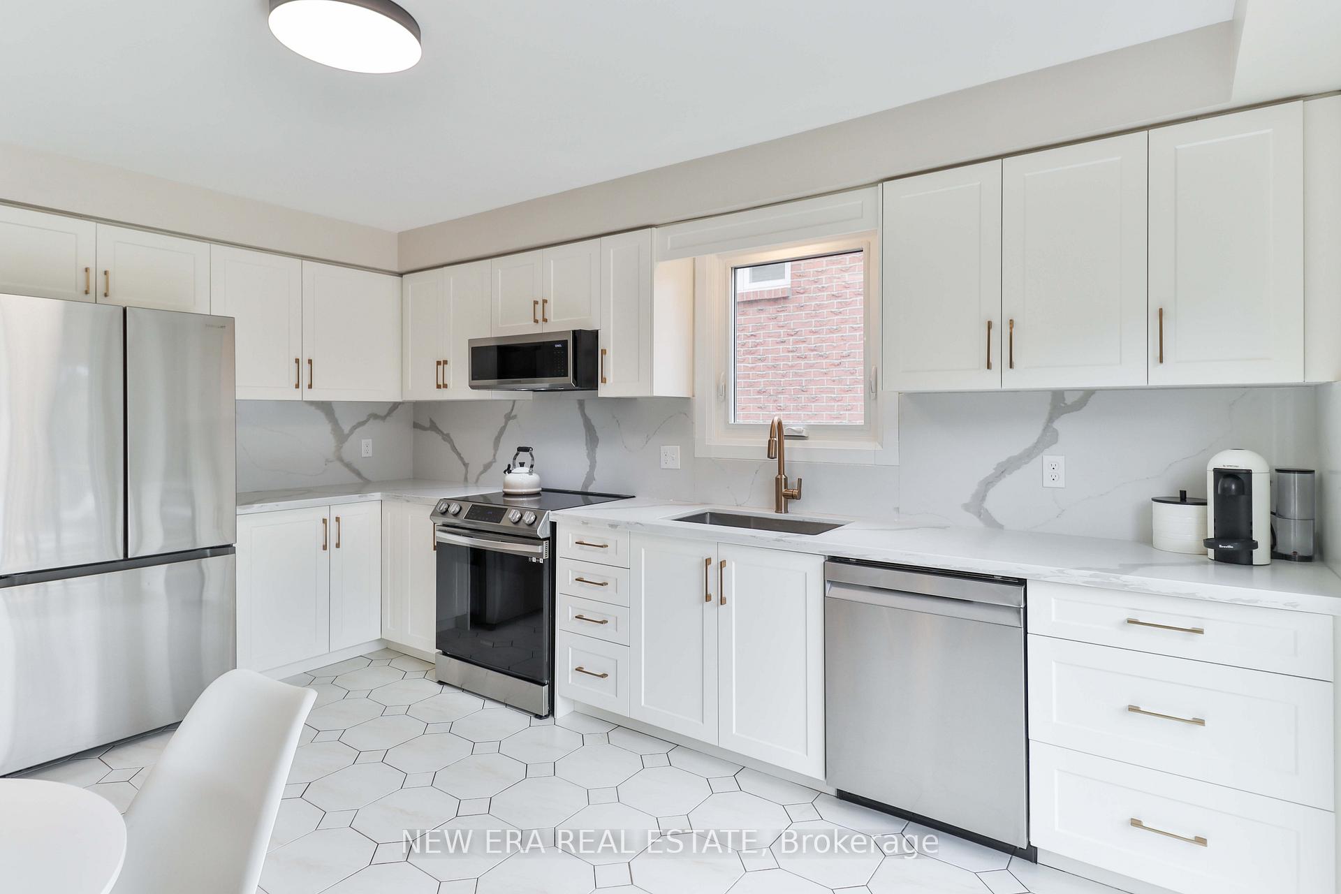 Photo 10 of 549 Deerhurst Drive, Burlington, Appleby — HOMEH