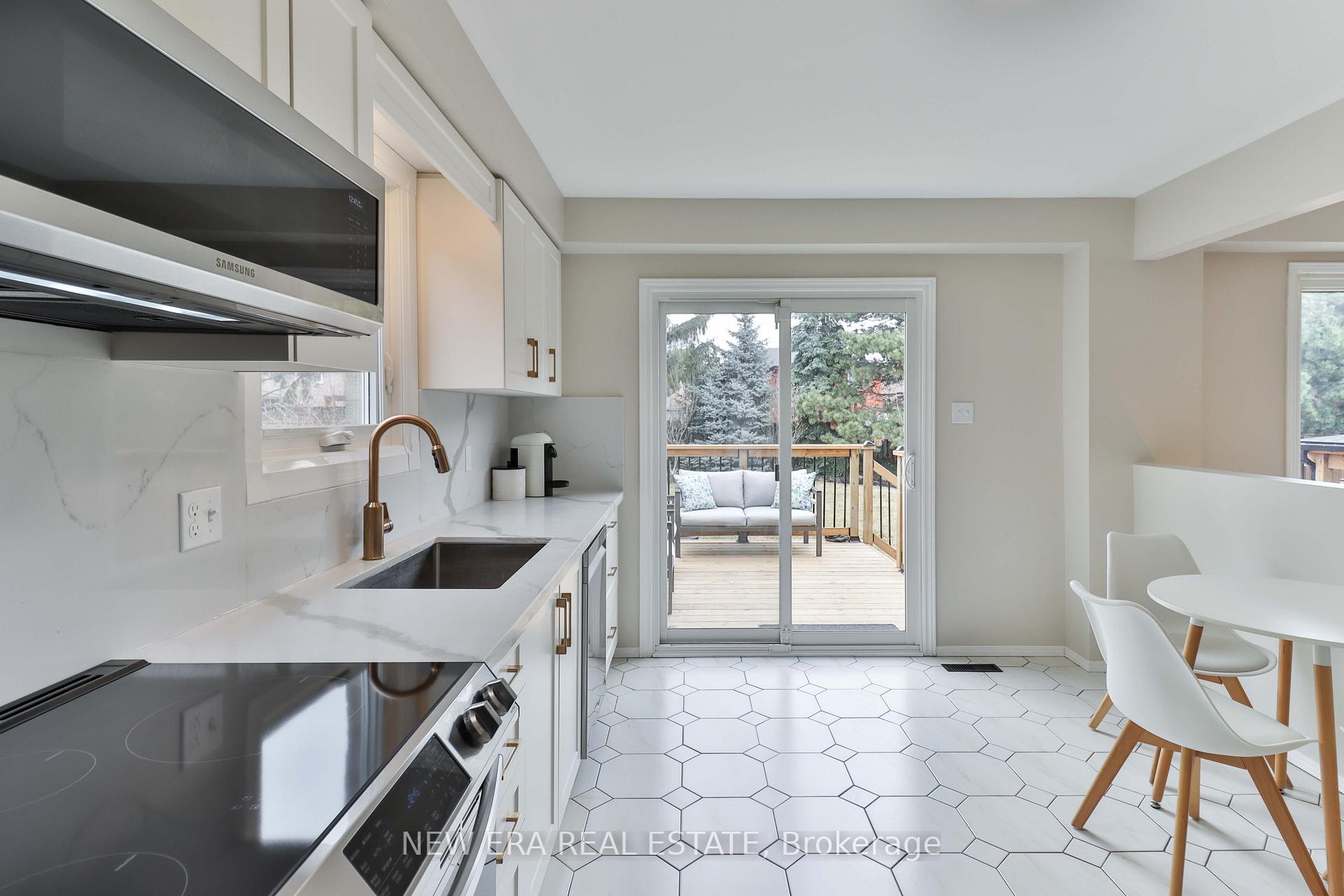 Photo 11 of 549 Deerhurst Drive, Burlington, Appleby — HOMEH