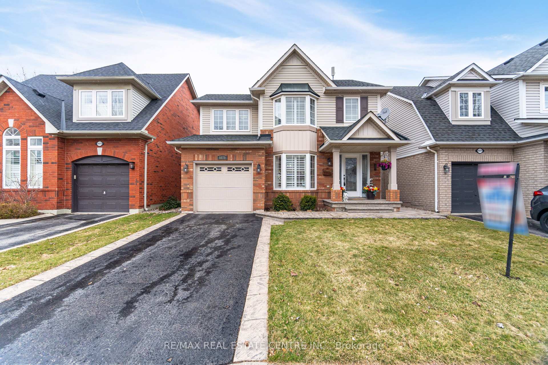 Photo 3 of 5575 Thorn Lane, Burlington, Orchard — HOMEH