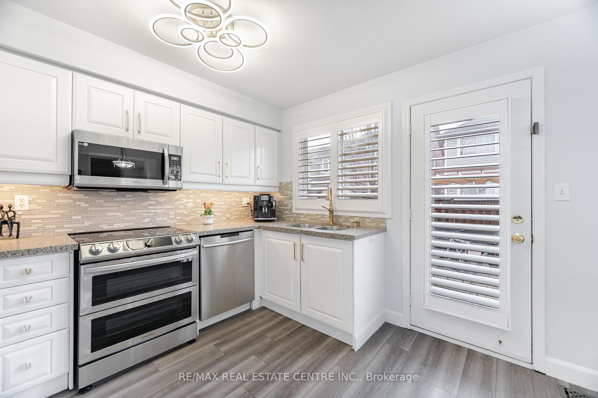 Photo 19 of 5575 Thorn Lane, Burlington, Orchard — HOMEH