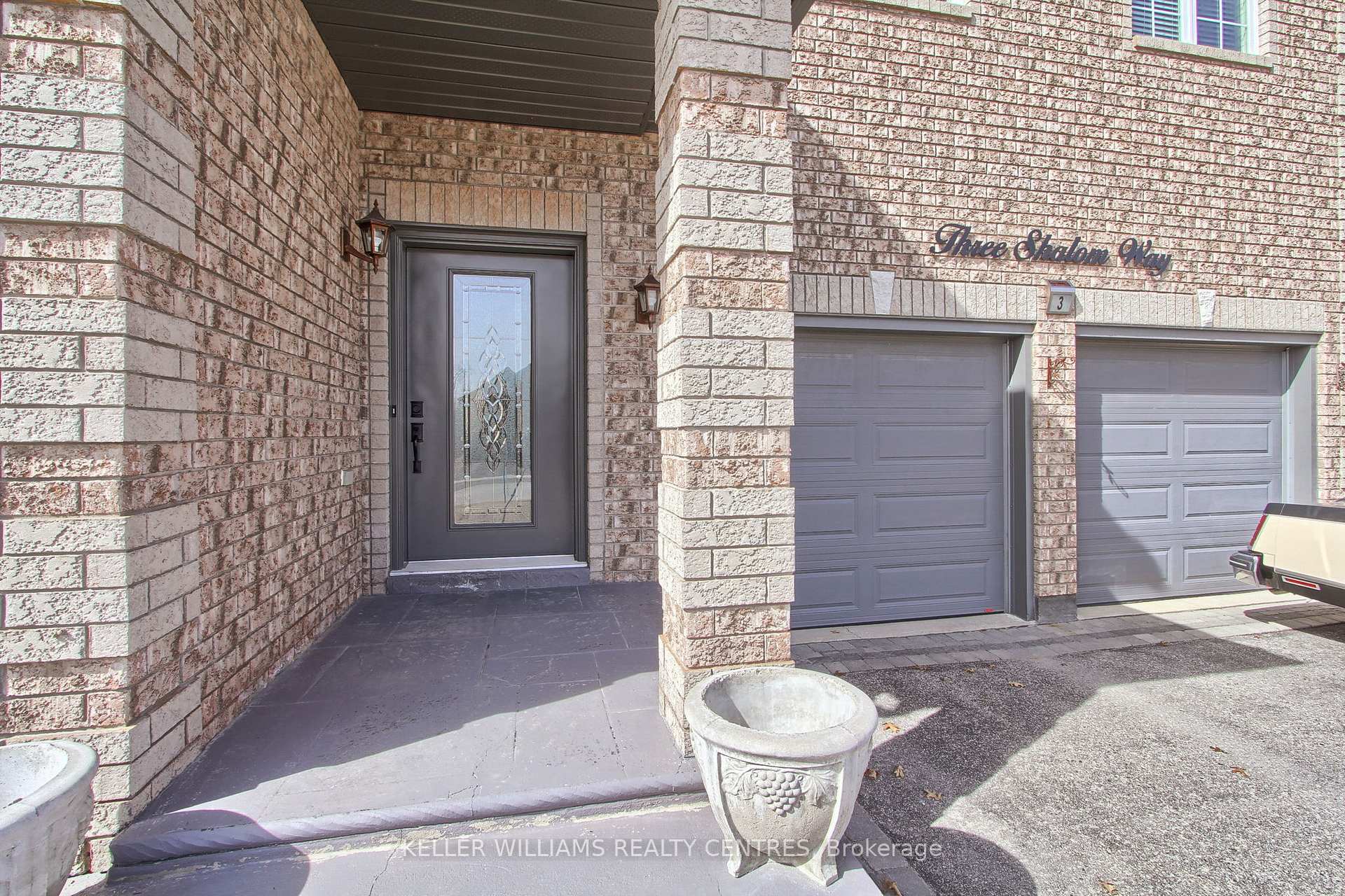 Photo 4 of 3 Shalom Way, Barrie, Painswick South — HOMEH