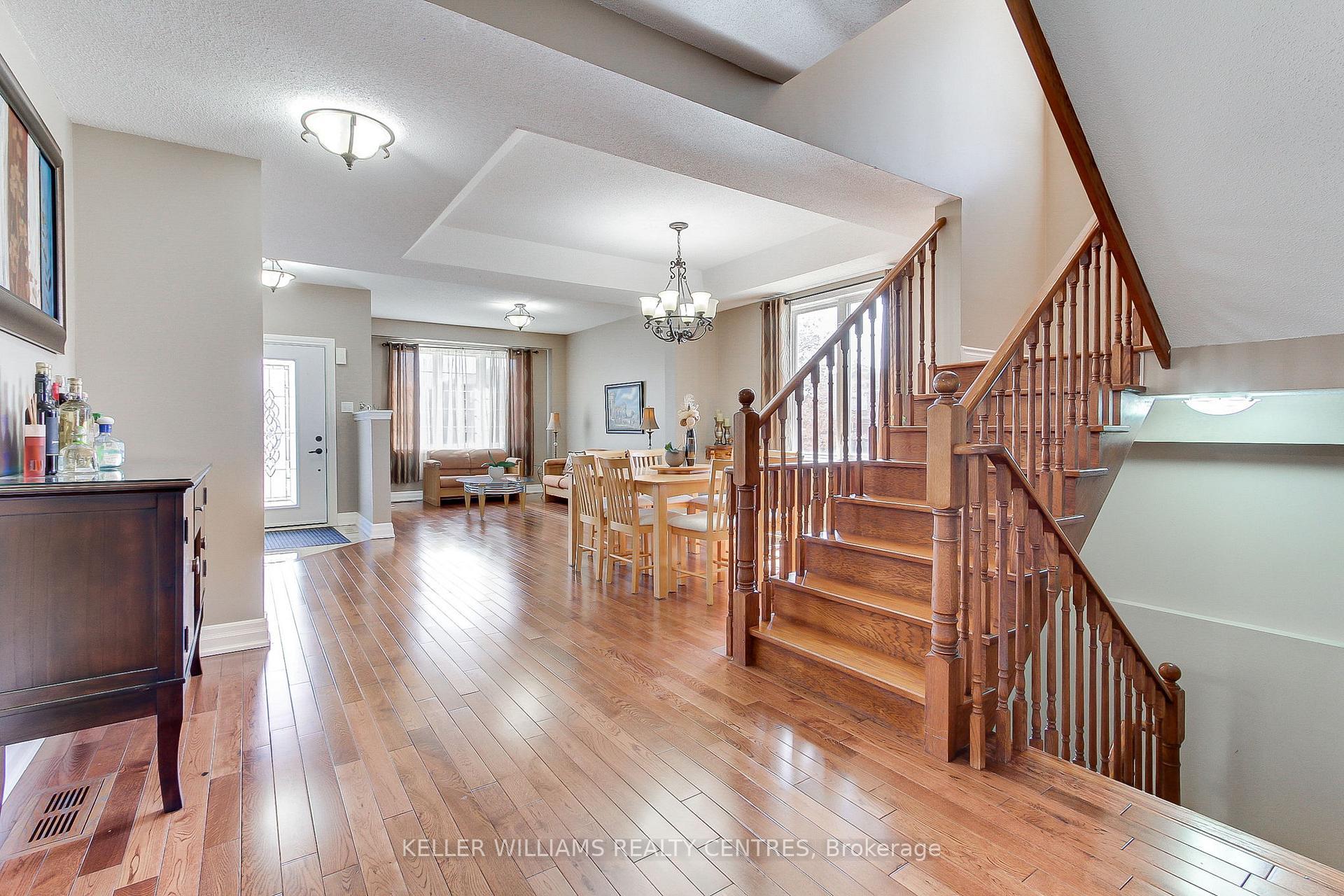 Photo 8 of 3 Shalom Way, Barrie, Painswick South — HOMEH
