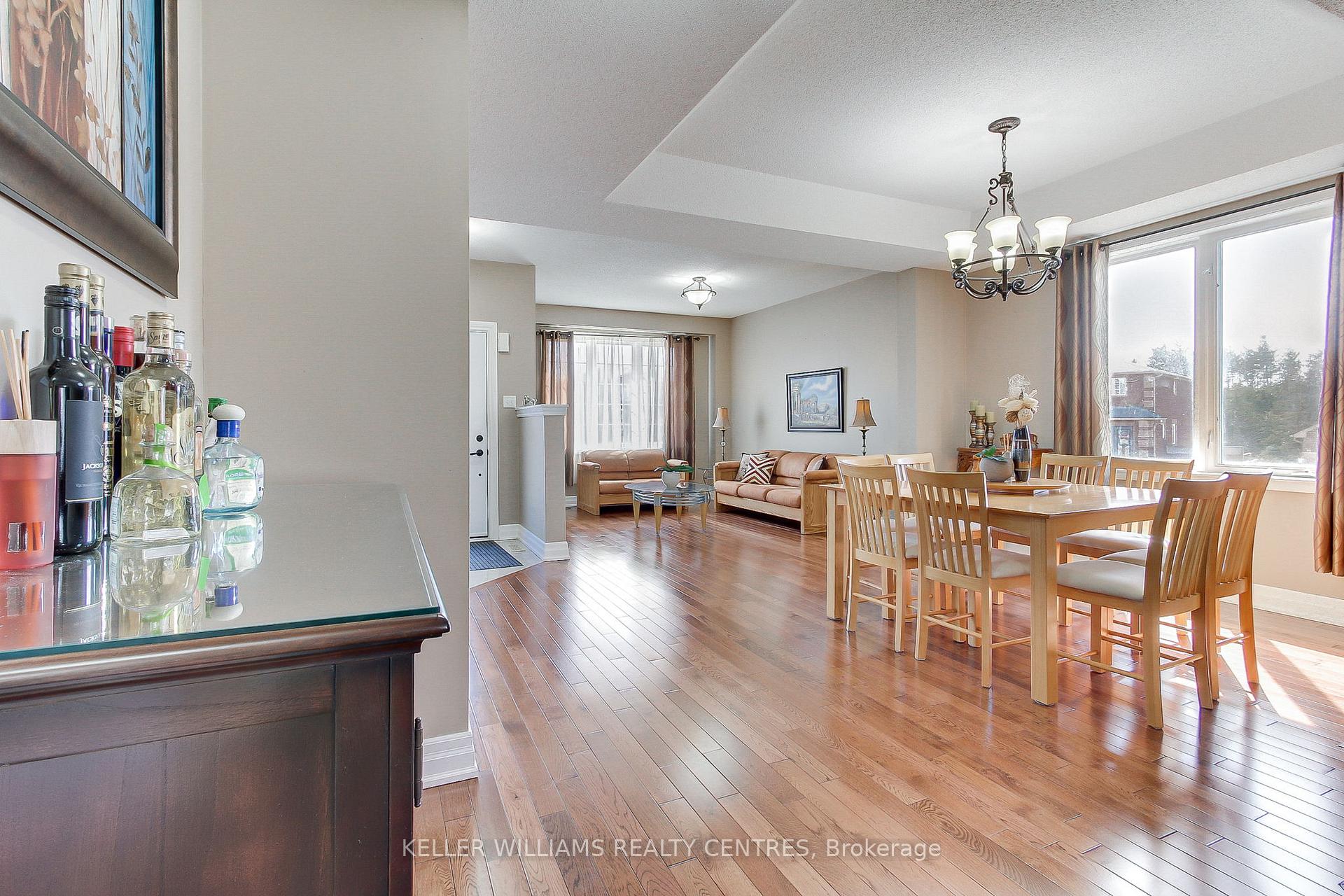Photo 10 of 3 Shalom Way, Barrie, Painswick South — HOMEH