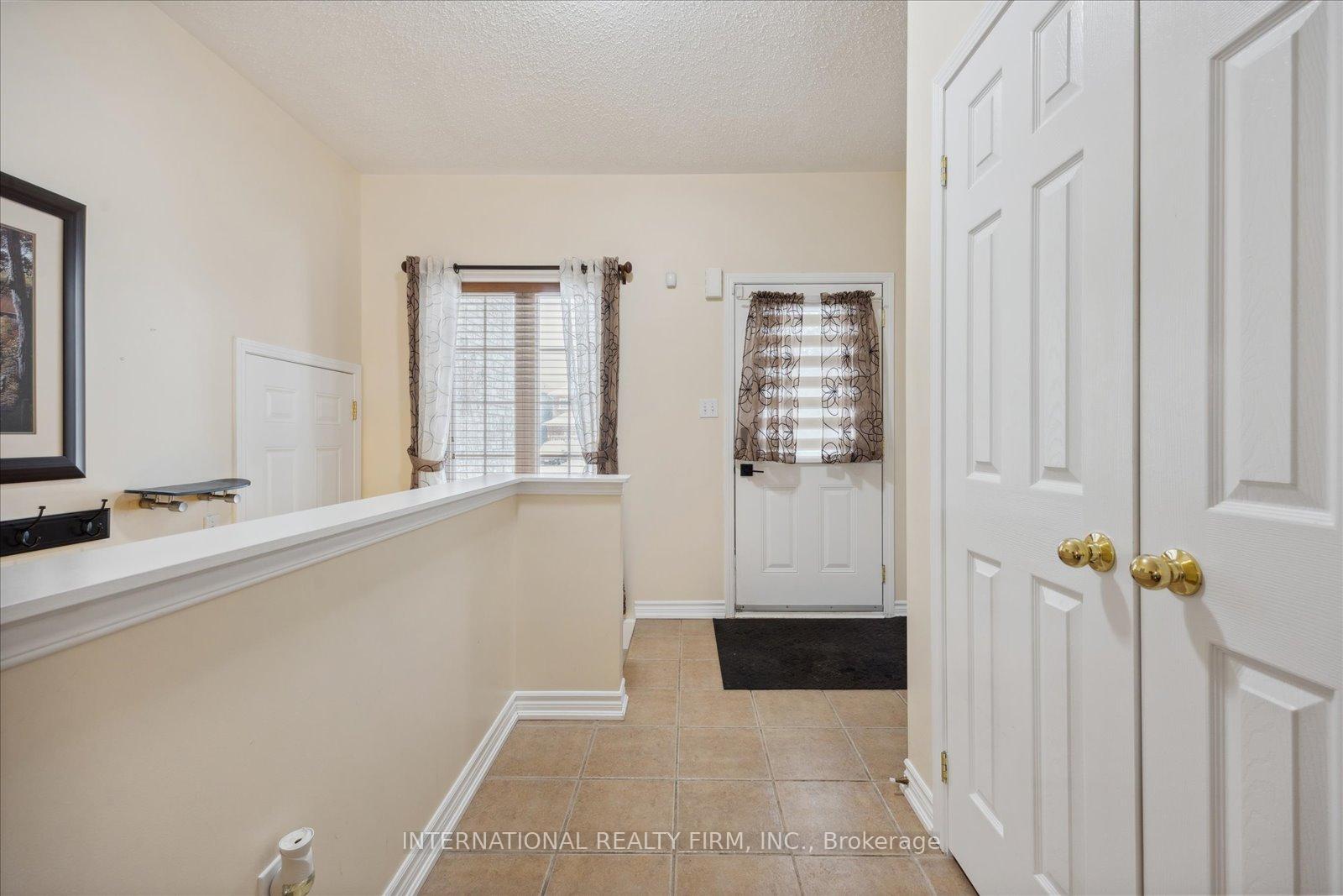 Photo 3 of 1306 Macinally Court, Oshawa, Pinecrest — HOMEH