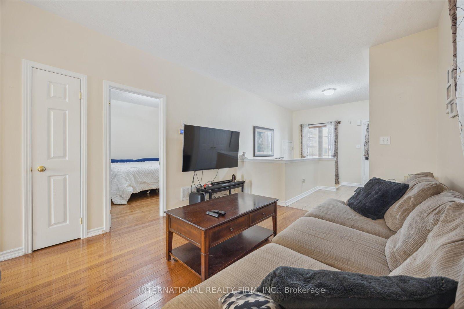 Photo 7 of 1306 Macinally Court, Oshawa, Pinecrest — HOMEH