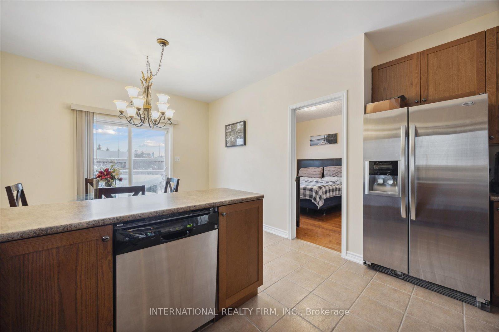 Photo 9 of 1306 Macinally Court, Oshawa, Pinecrest — HOMEH