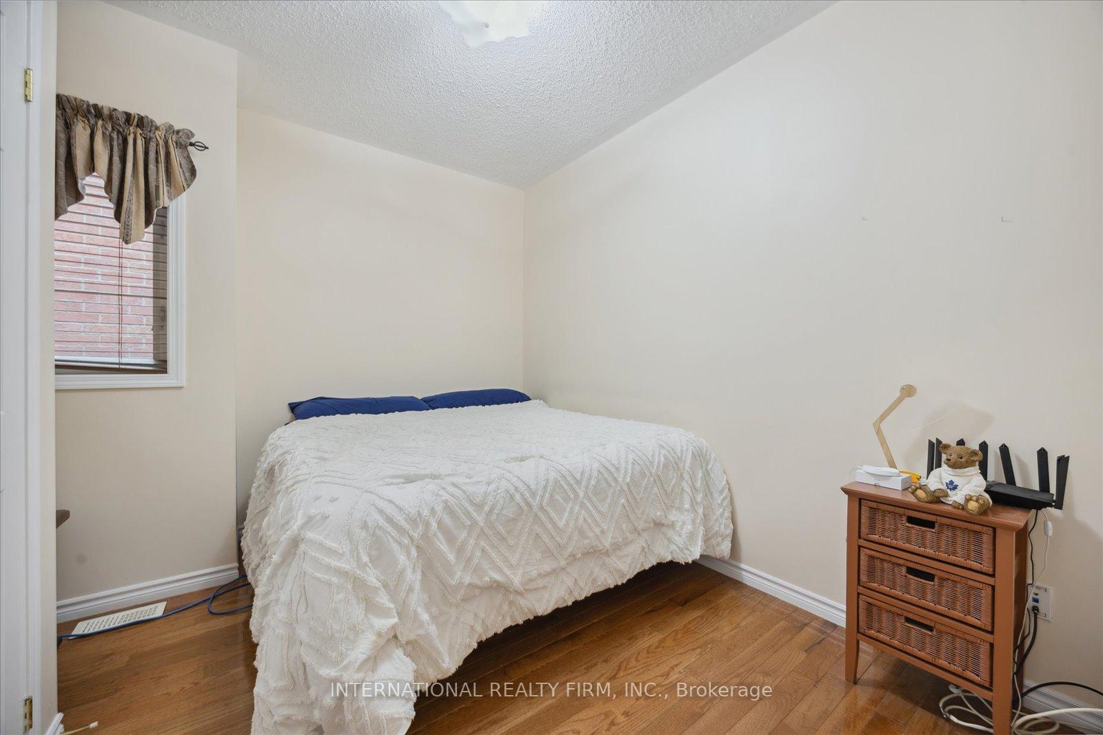 Photo 12 of 1306 Macinally Court, Oshawa, Pinecrest — HOMEH