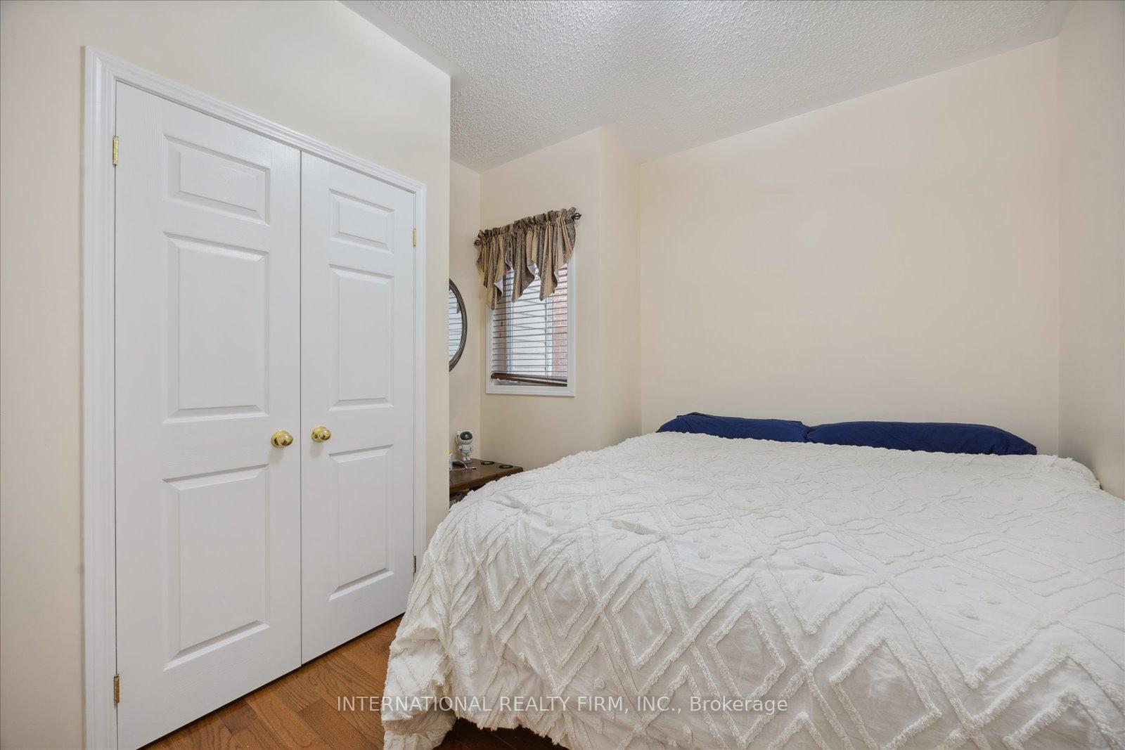 Photo 13 of 1306 Macinally Court, Oshawa, Pinecrest — HOMEH