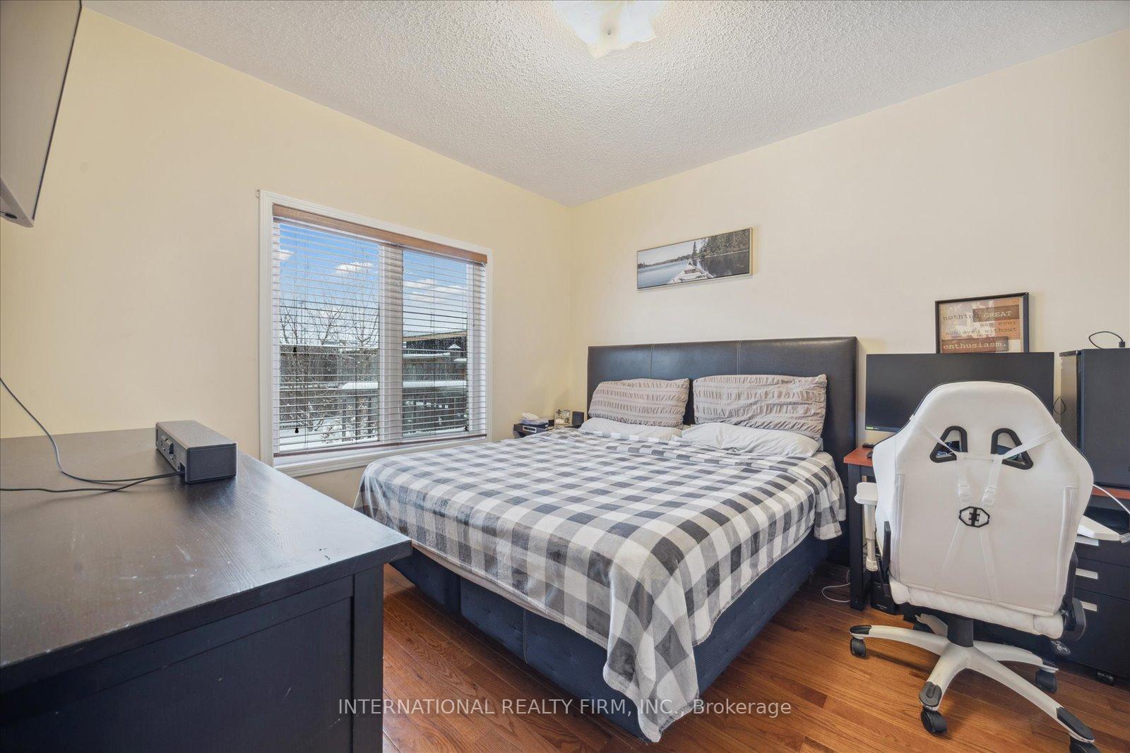 Photo 15 of 1306 Macinally Court, Oshawa, Pinecrest — HOMEH