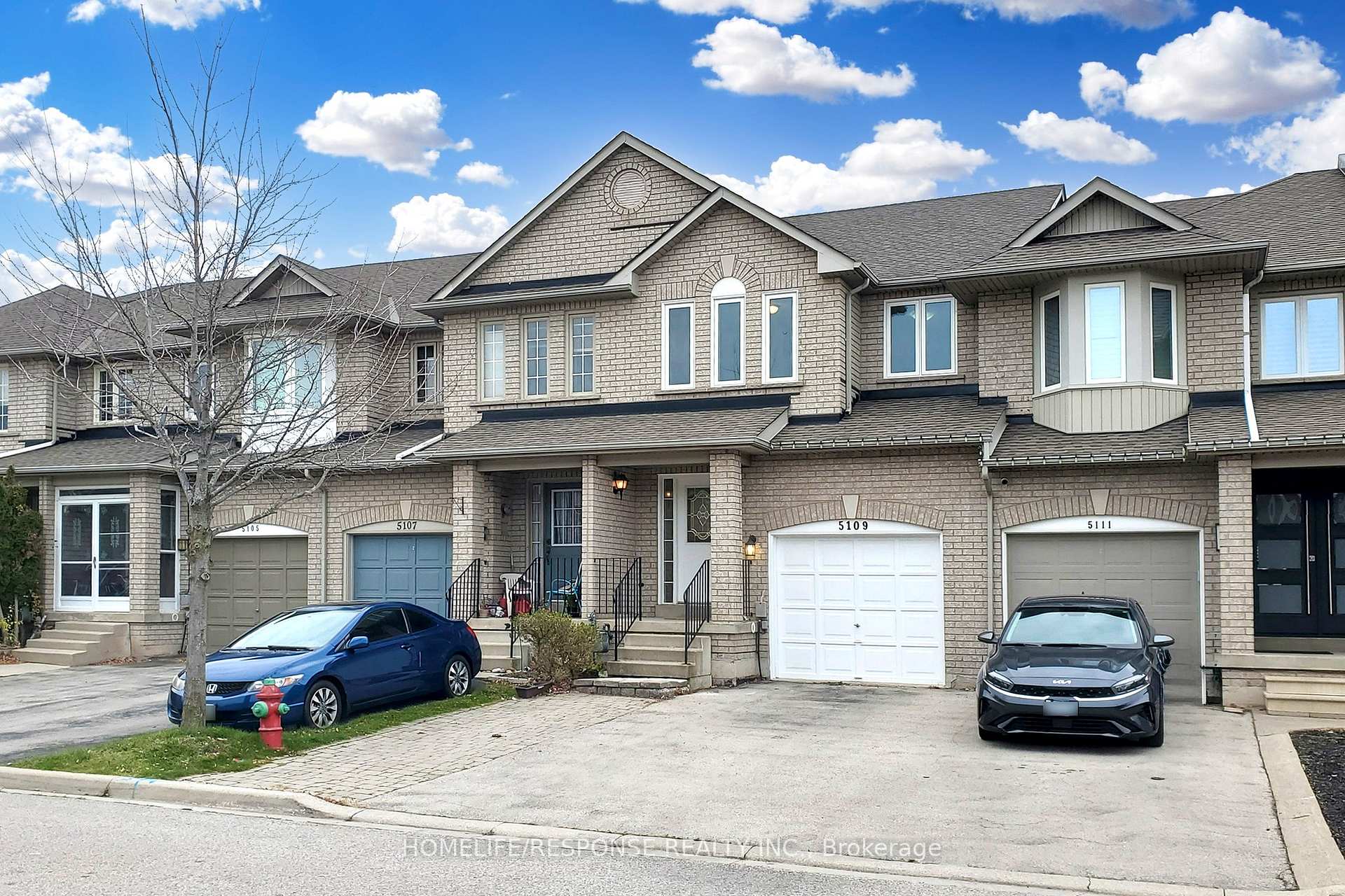 Photo 2 of 5109 Falconcrest Drive, Burlington, Uptown — HOMEH
