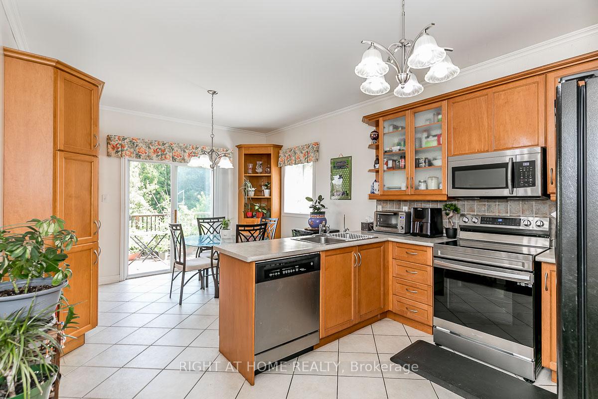 Photo 12 of 71 Ruffet Drive, Barrie, Edgehill Drive — HOMEH