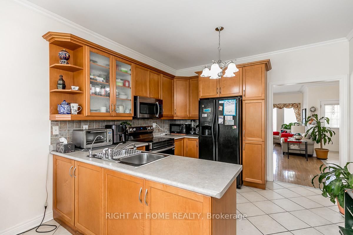 Photo 13 of 71 Ruffet Drive, Barrie, Edgehill Drive — HOMEH