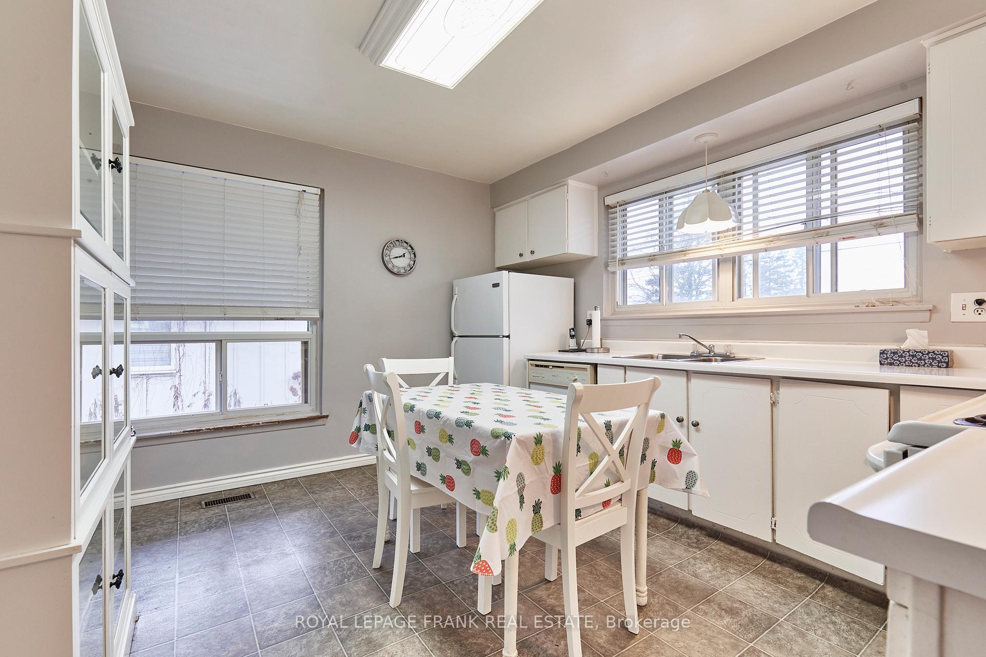 Photo 7 of 989 Ronlea Avenue, Oshawa, Donevan — HOMEH