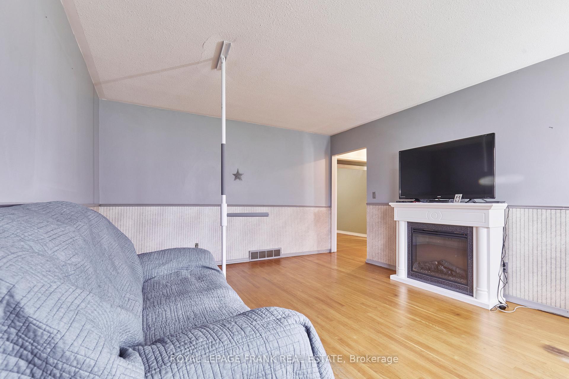 Photo 10 of 989 Ronlea Avenue, Oshawa, Donevan — HOMEH