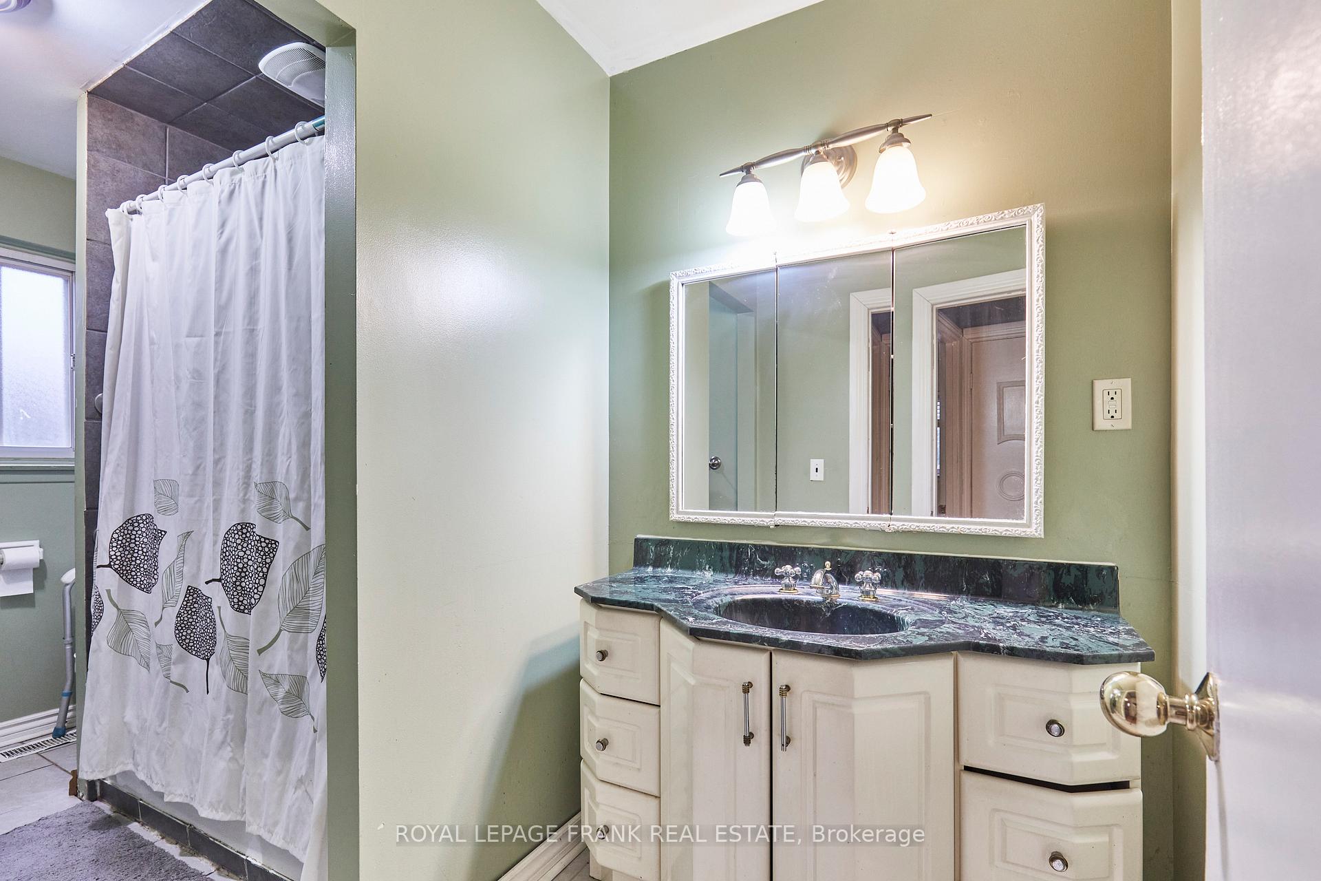 Photo 17 of 989 Ronlea Avenue, Oshawa, Donevan — HOMEH