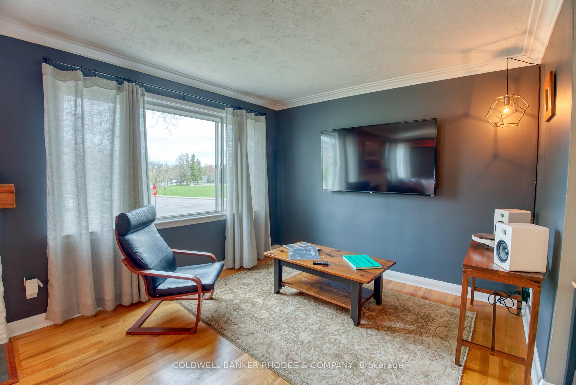 Photo 2 of 2066 Black Friars Road, Ottawa, Carlingwood — HOMEH