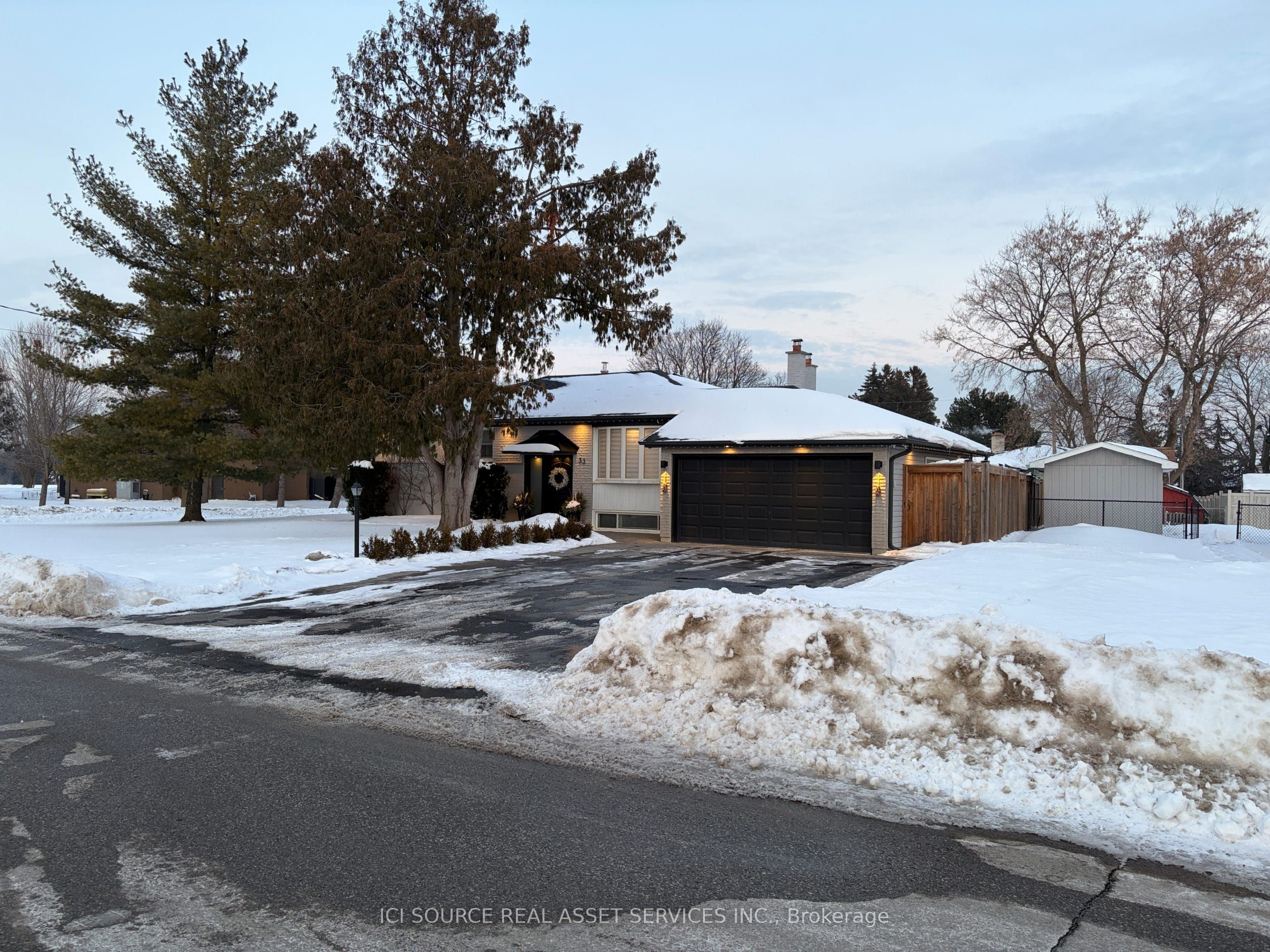 Photo 2 of 33 Hazelbury Drive, King, Nobleton — HOMEH