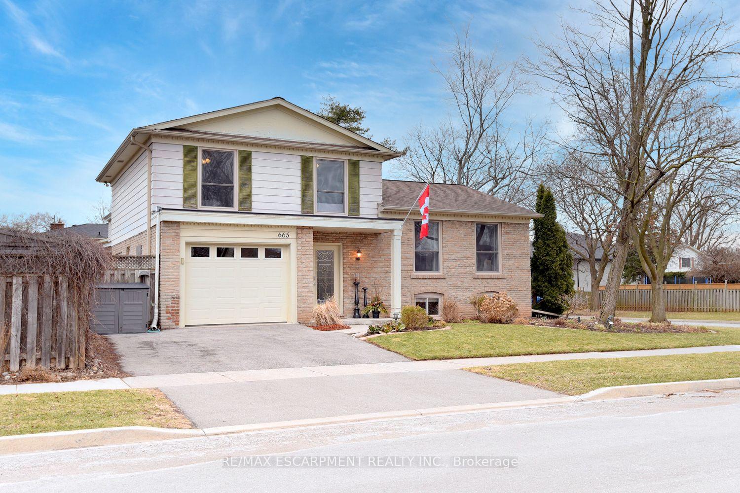 Front of 665 Glen Moor Crescent