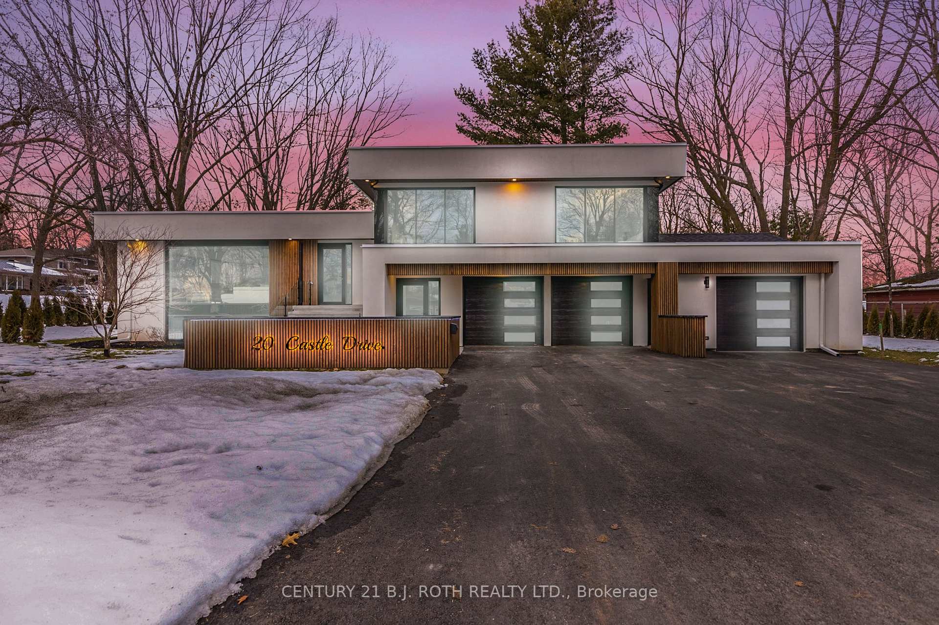 Photo 1 of 20 Castle Drive, Barrie, Sunnidale — HOMEH