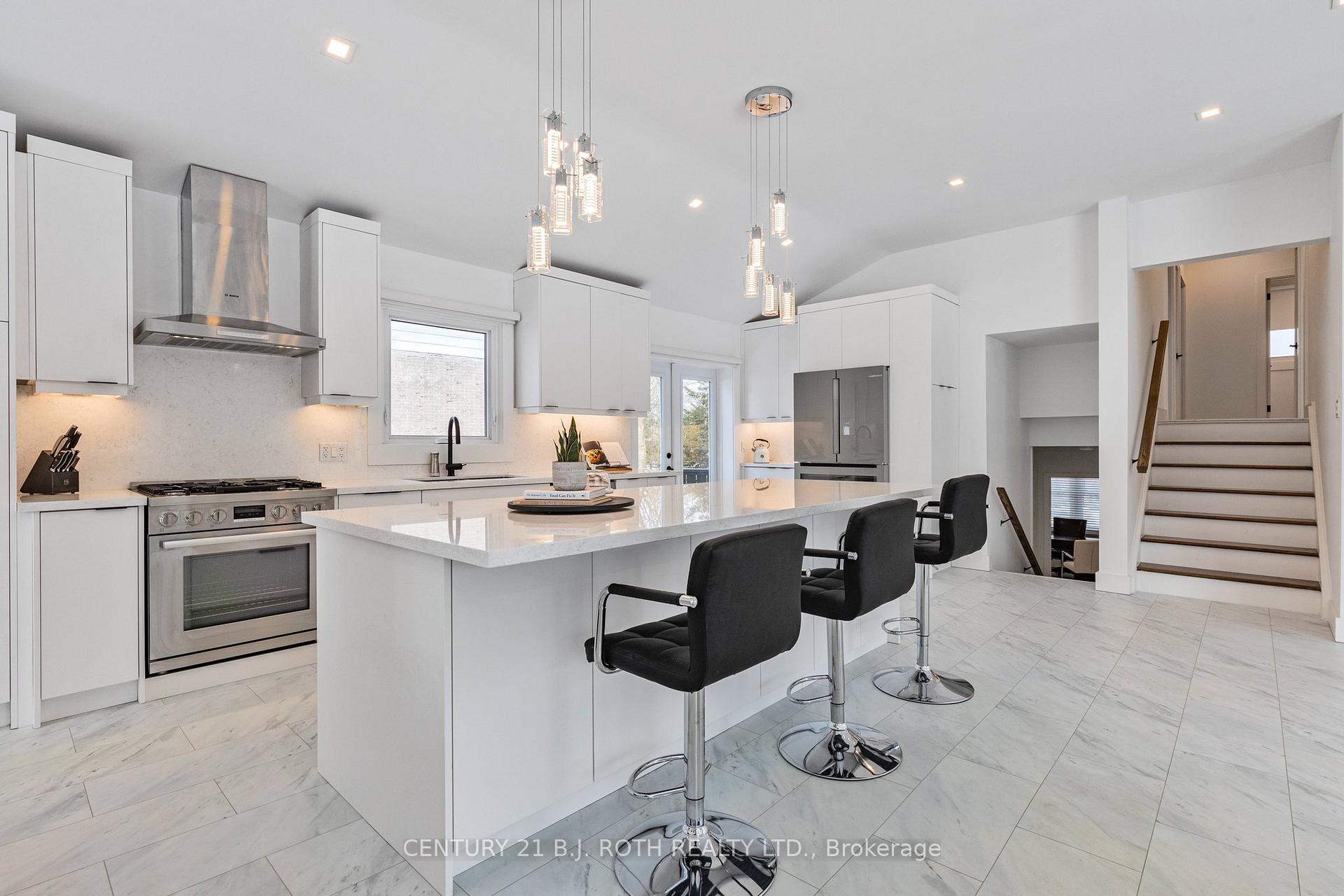 Photo 6 of 20 Castle Drive, Barrie, Sunnidale — HOMEH