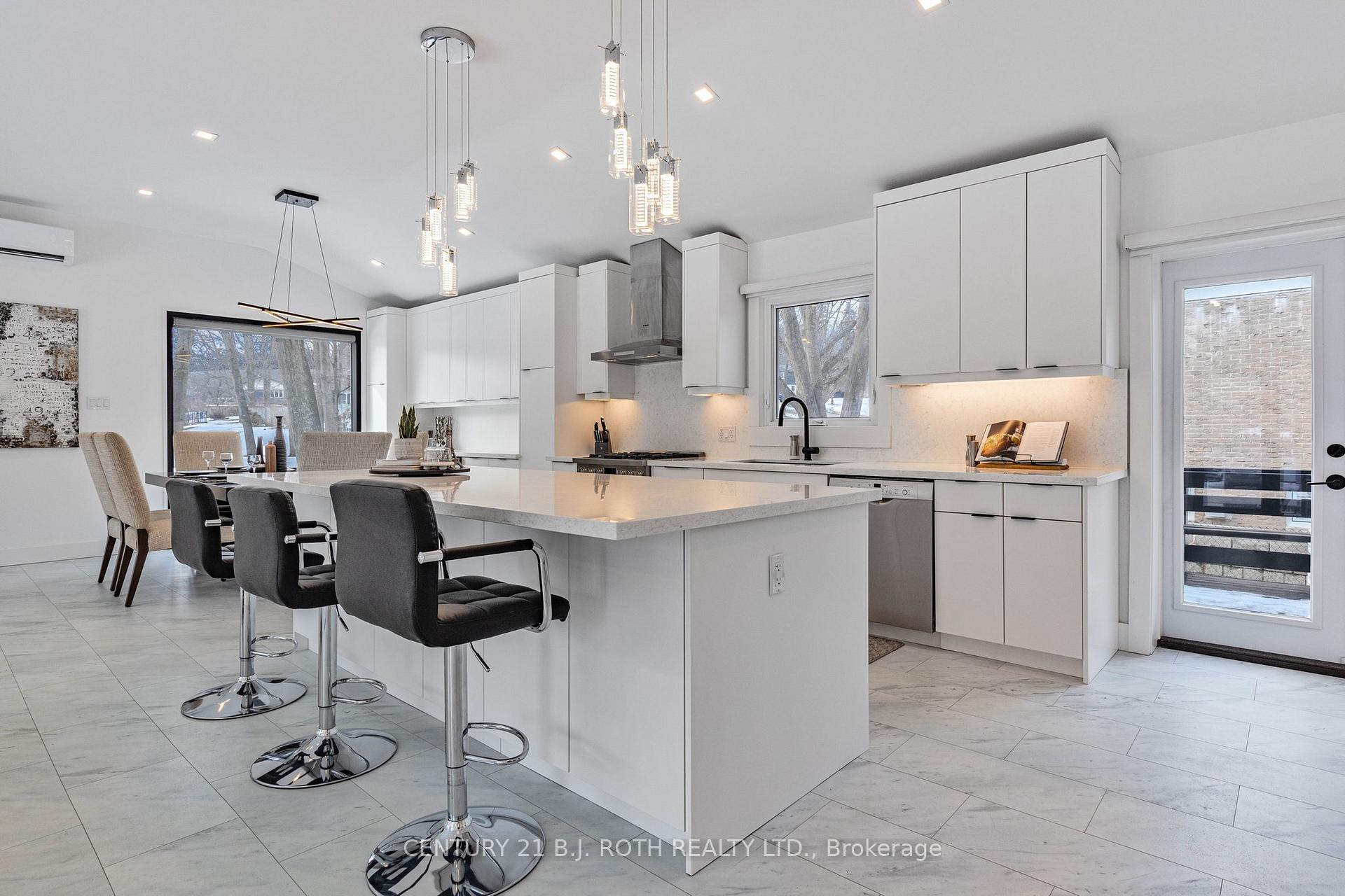 Photo 7 of 20 Castle Drive, Barrie, Sunnidale — HOMEH