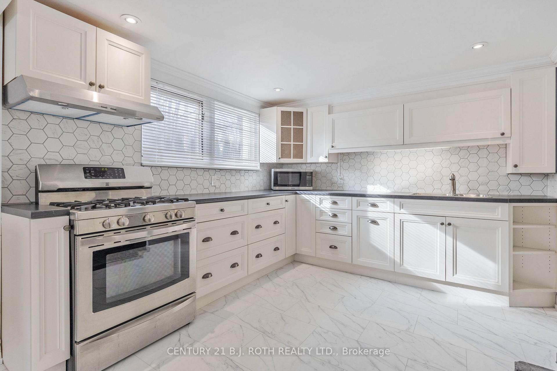 Photo 21 of 20 Castle Drive, Barrie, Sunnidale — HOMEH