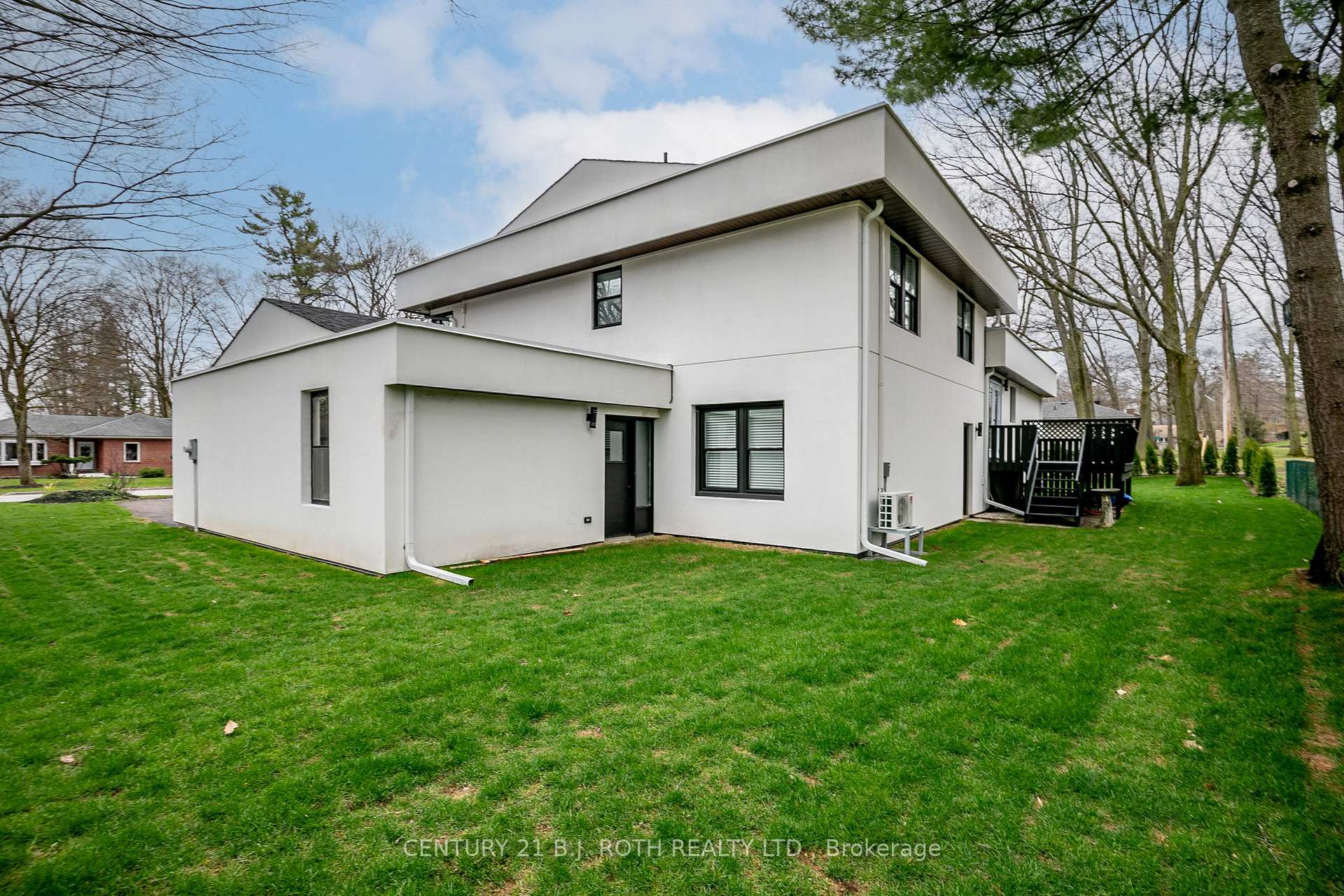 Photo 27 of 20 Castle Drive, Barrie, Sunnidale — HOMEH