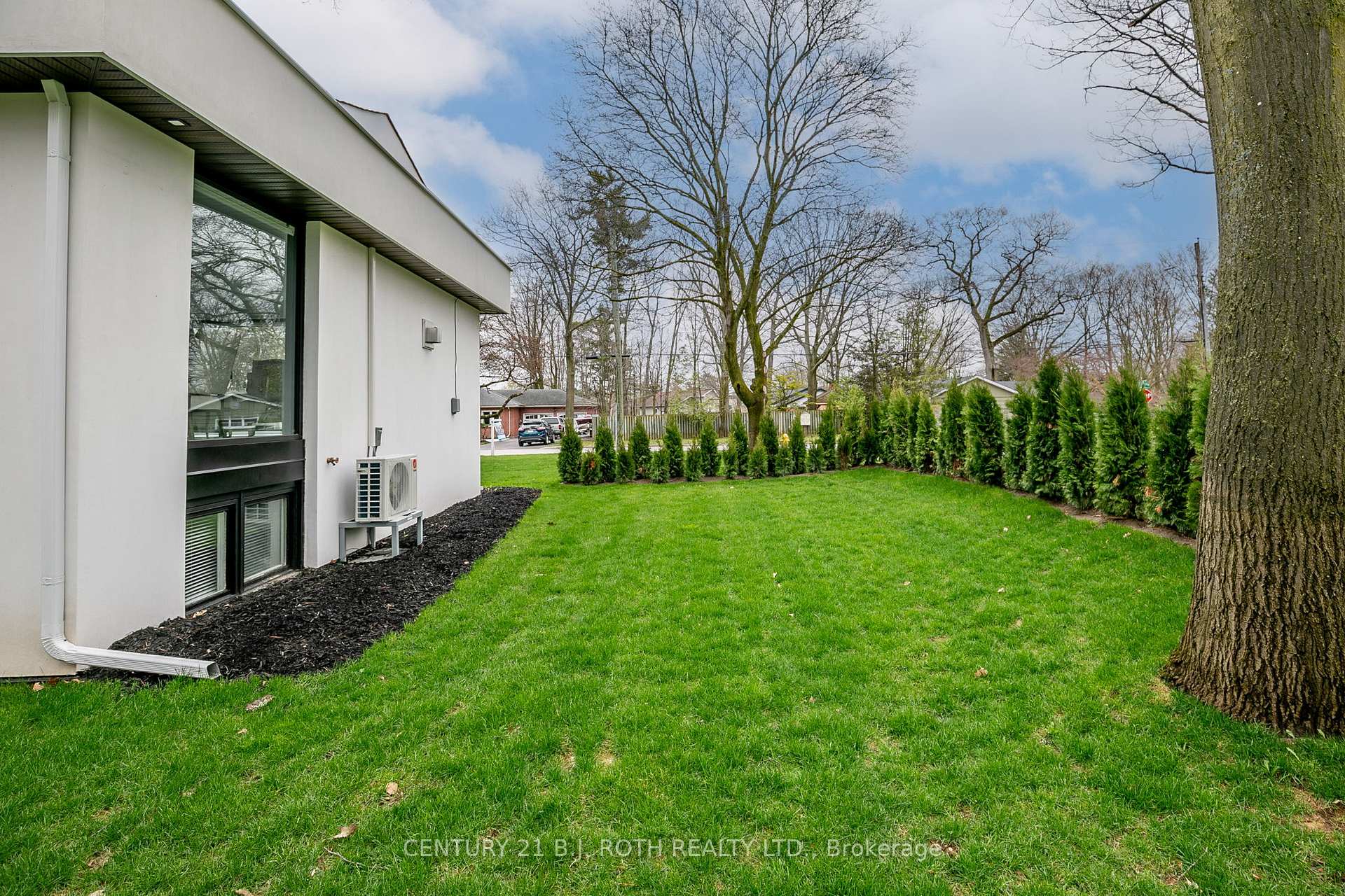 Photo 29 of 20 Castle Drive, Barrie, Sunnidale — HOMEH