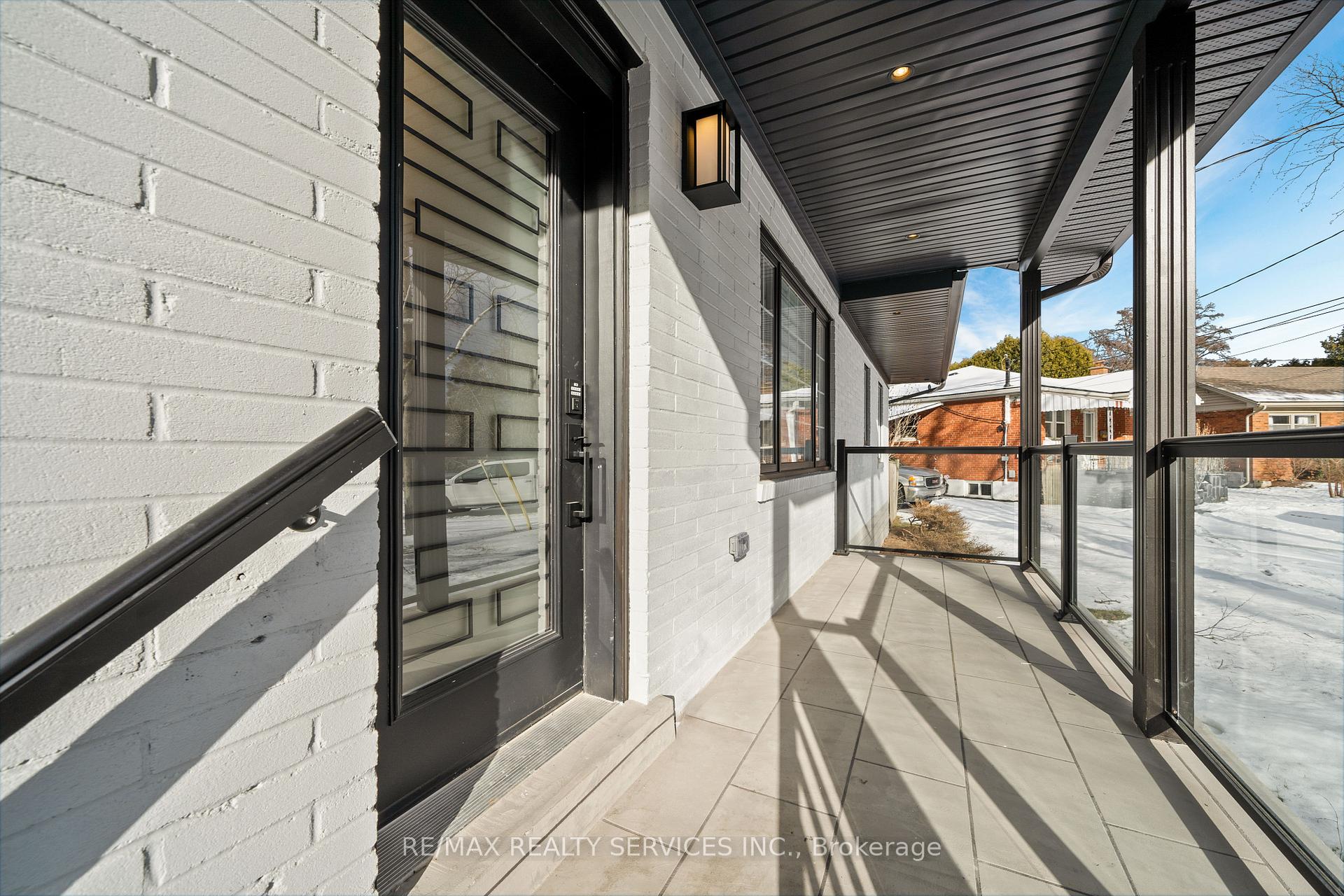 Photo 4 of 1037 Wayne Place, Burlington, LaSalle — HOMEH