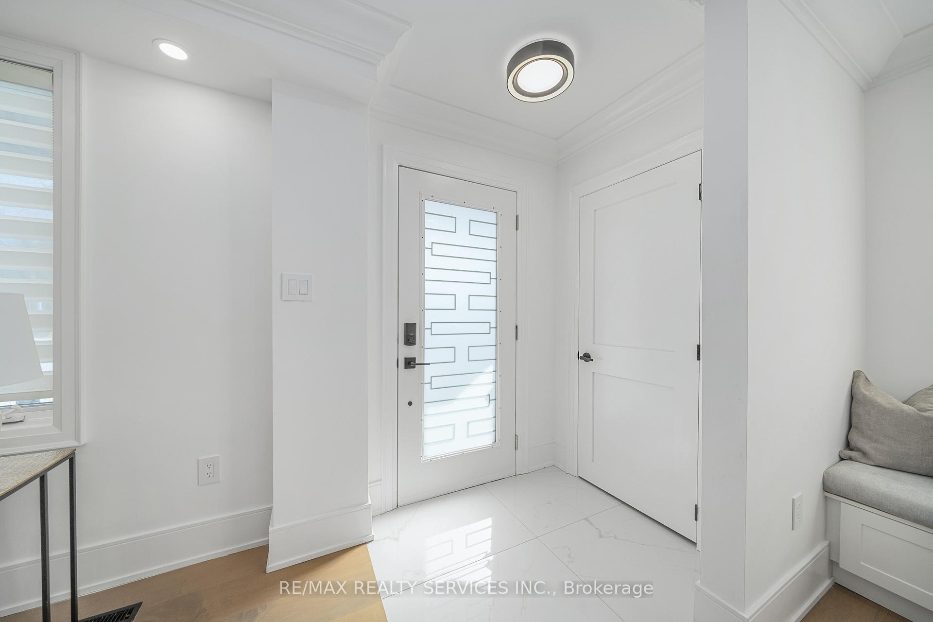 Photo 5 of 1037 Wayne Place, Burlington, LaSalle — HOMEH