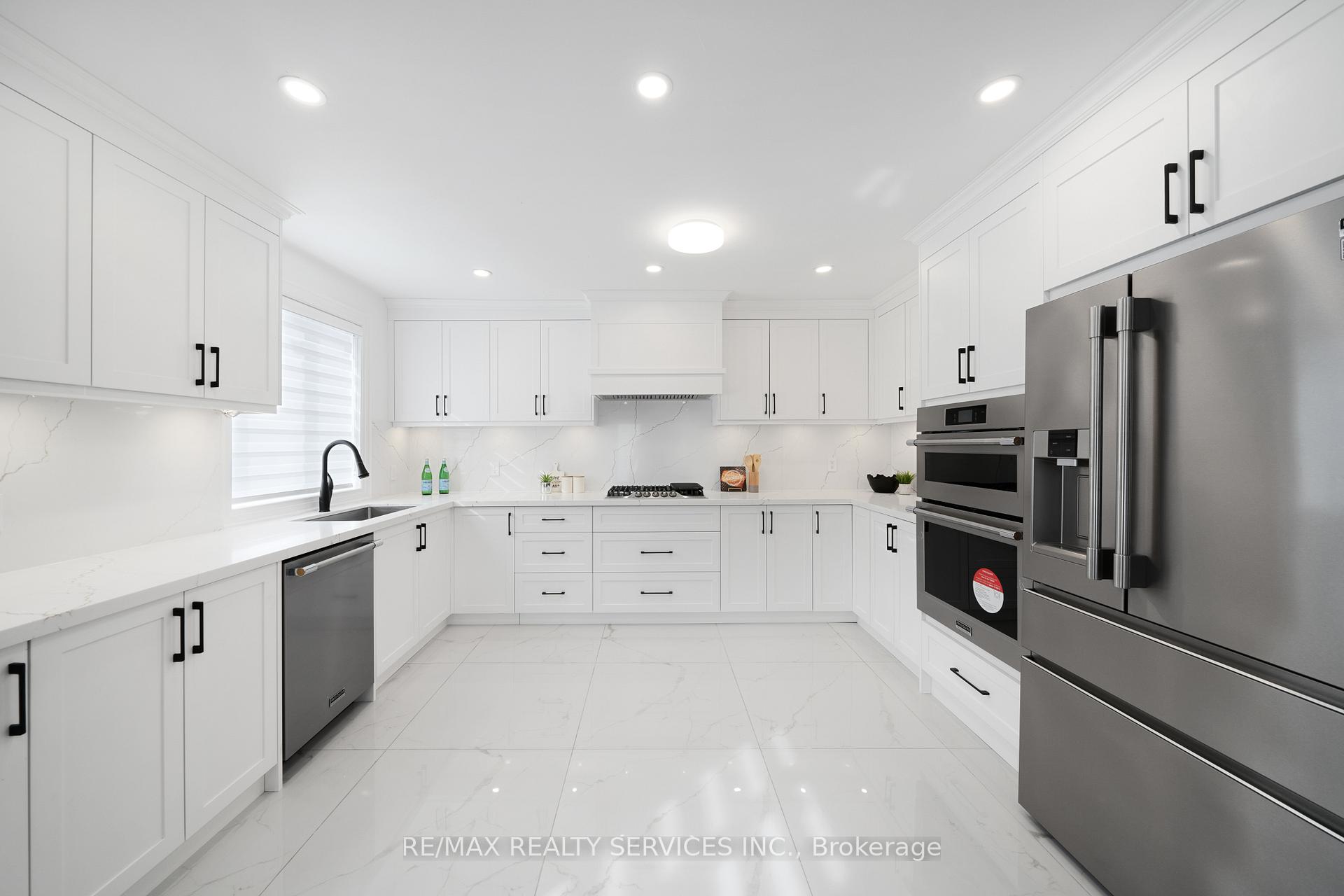 Photo 7 of 1037 Wayne Place, Burlington, LaSalle — HOMEH