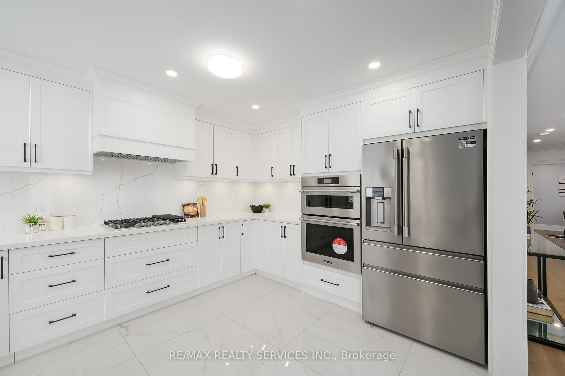 Photo 8 of 1037 Wayne Place, Burlington, LaSalle — HOMEH