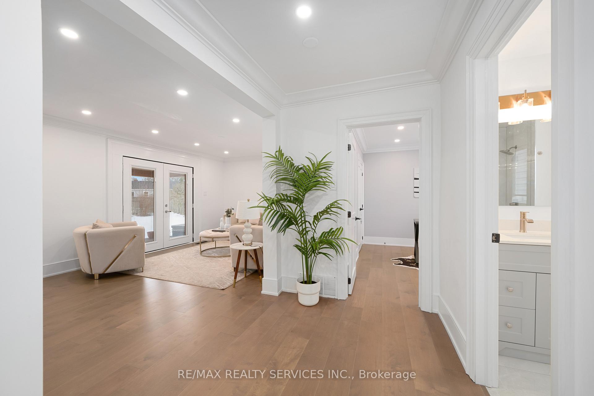 Photo 11 of 1037 Wayne Place, Burlington, LaSalle — HOMEH