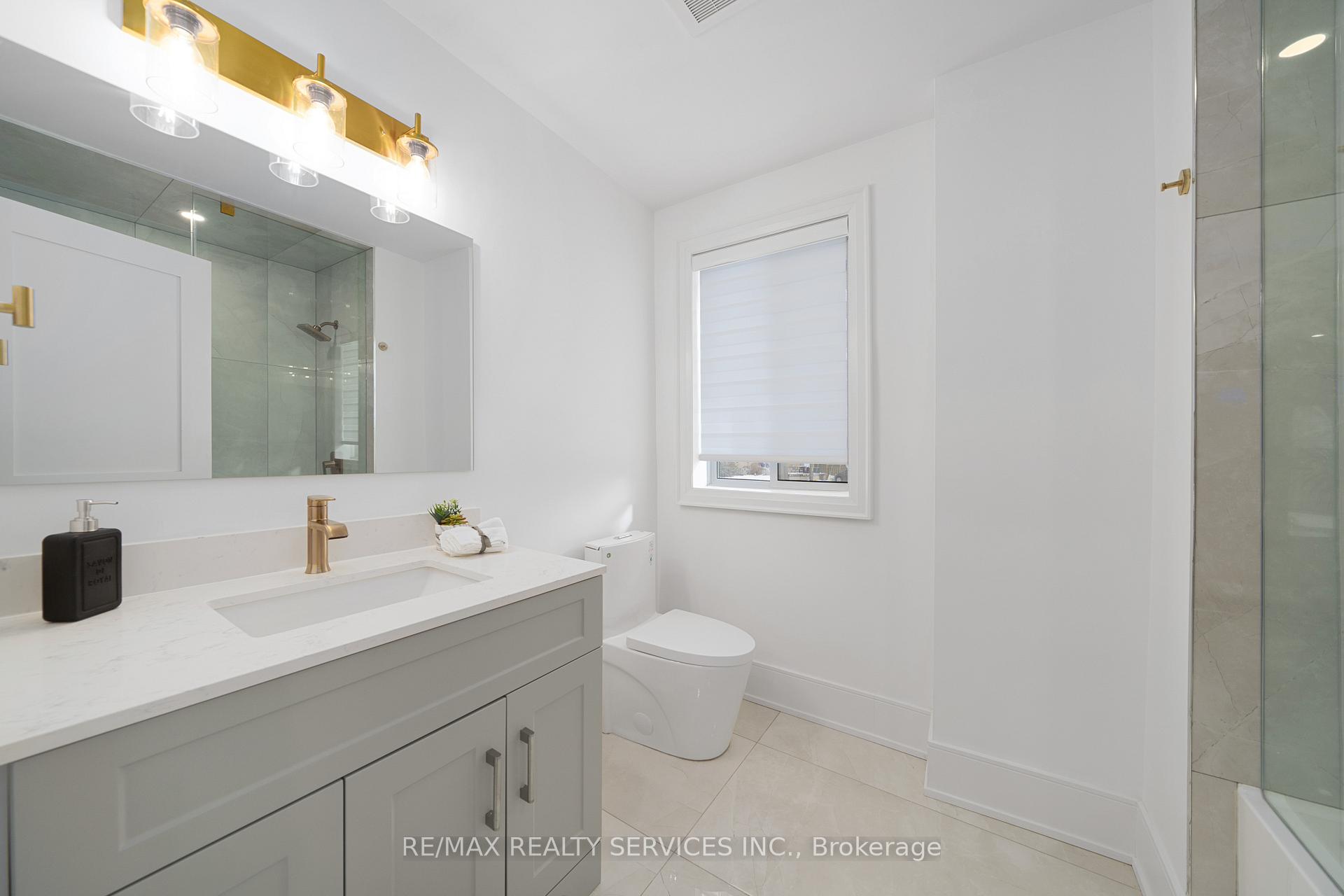 Photo 14 of 1037 Wayne Place, Burlington, LaSalle — HOMEH