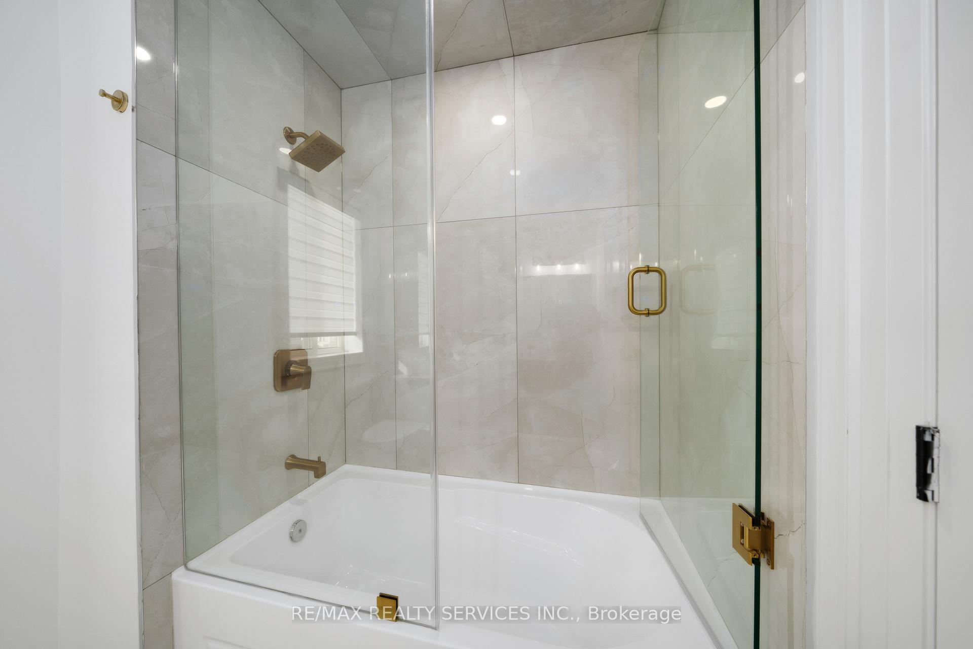 Photo 15 of 1037 Wayne Place, Burlington, LaSalle — HOMEH