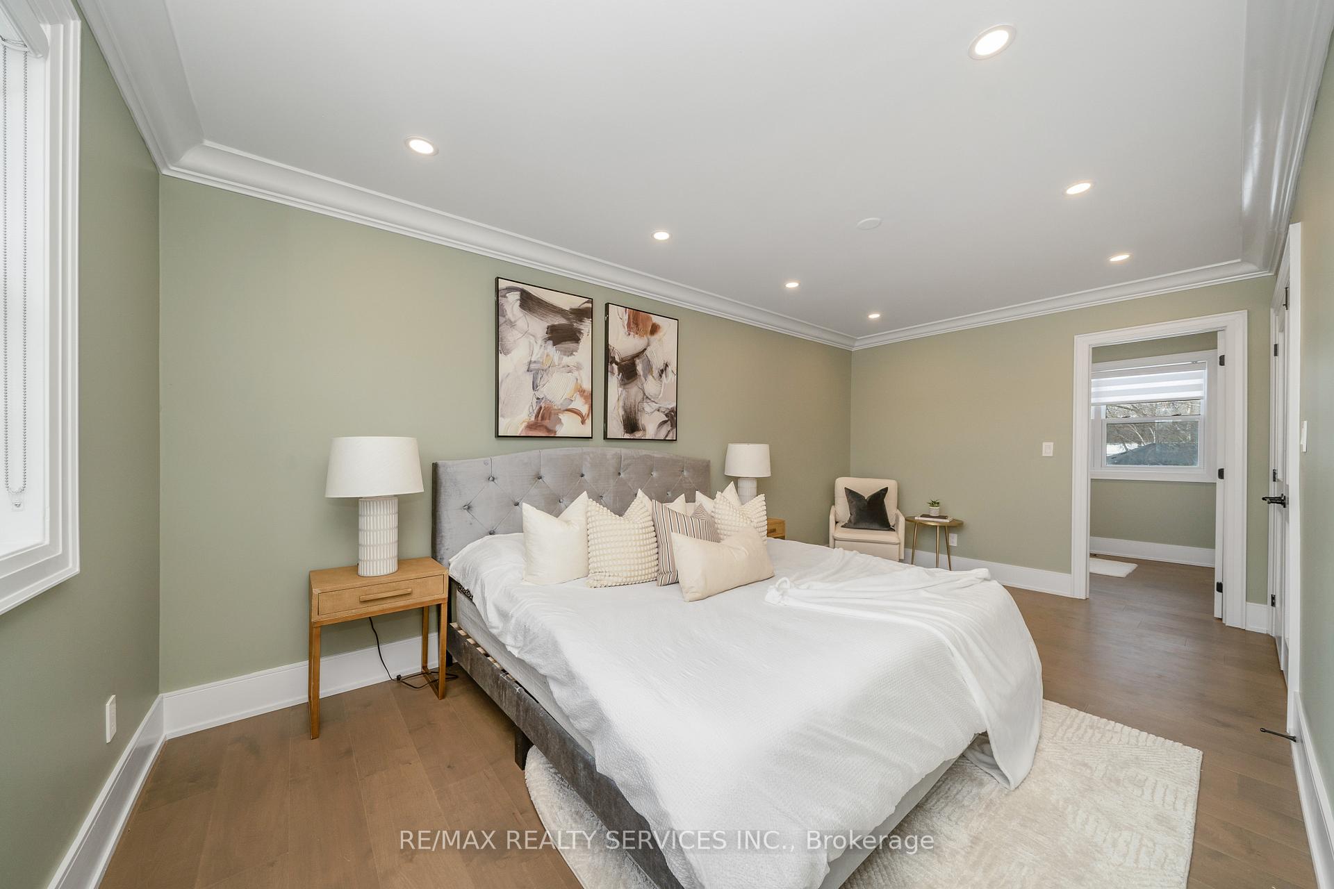 Photo 17 of 1037 Wayne Place, Burlington, LaSalle — HOMEH
