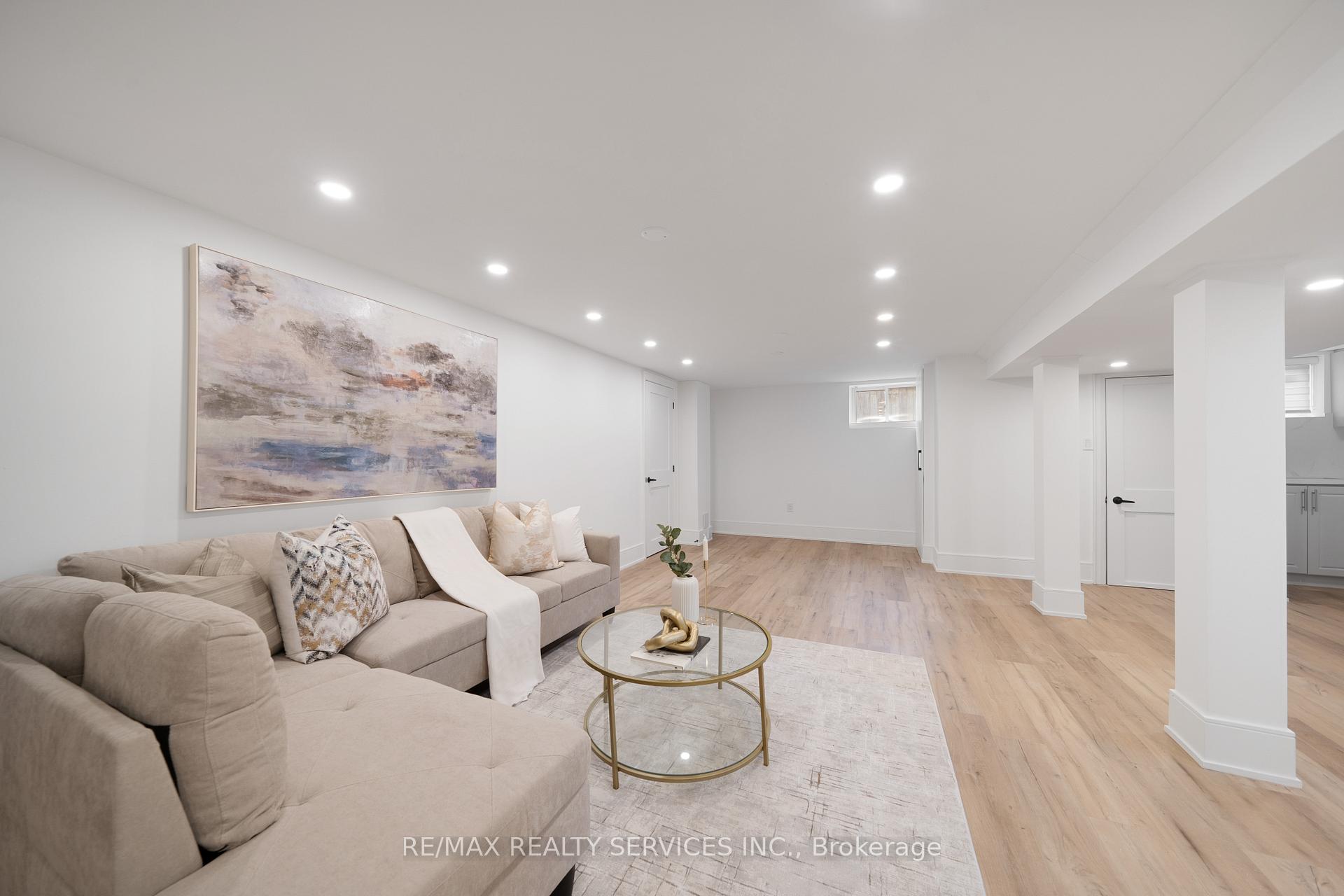 Photo 32 of 1037 Wayne Place, Burlington, LaSalle — HOMEH