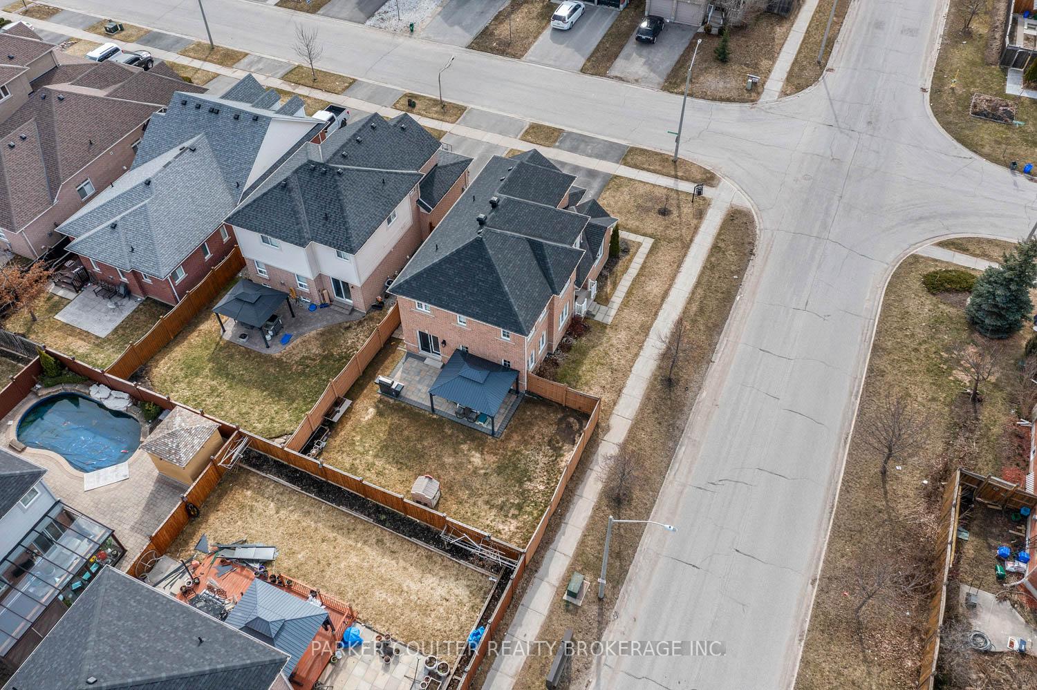 Photo 4 of 181 Sovereign's Gate, Barrie, Innis-Shore — HOMEH