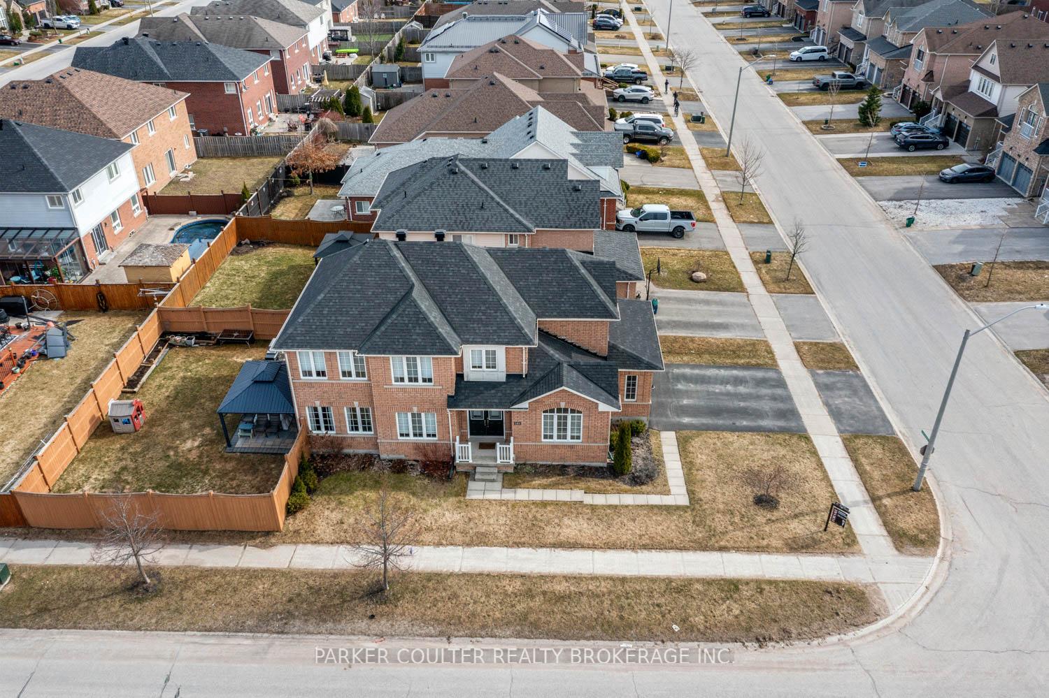 Photo 5 of 181 Sovereign's Gate, Barrie, Innis-Shore — HOMEH