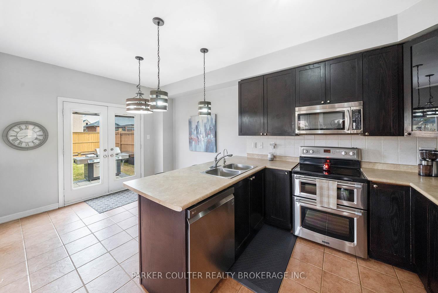 Photo 17 of 181 Sovereign's Gate, Barrie, Innis-Shore — HOMEH