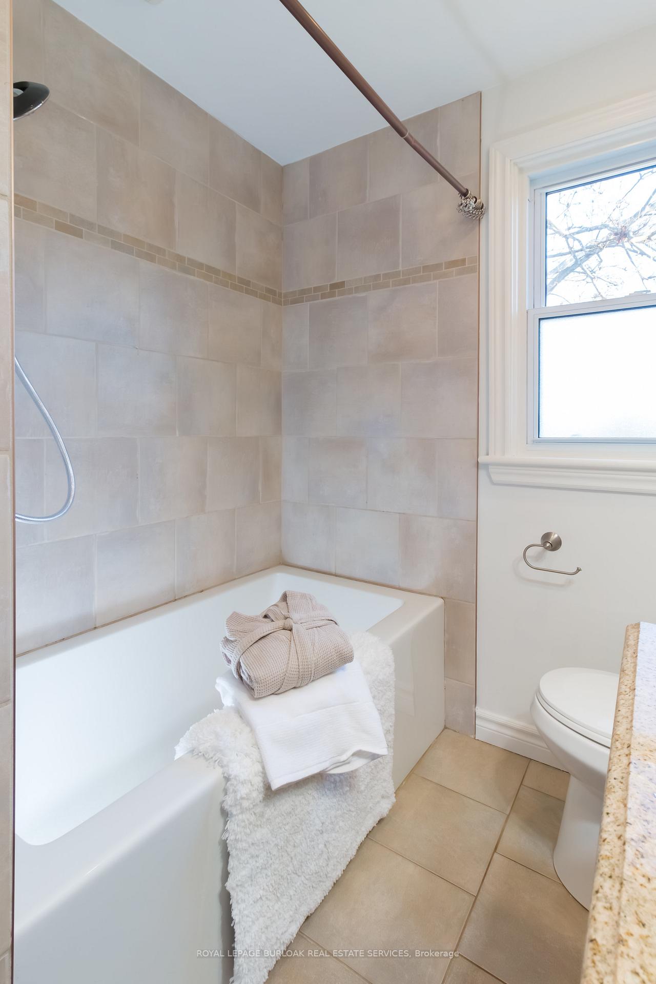 Photo 18 of 299 Merle Avenue, Burlington, LaSalle — HOMEH