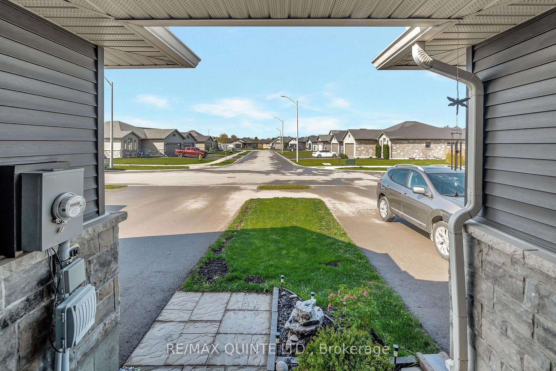Photo 2 of 49 Sandhu Crescent, Belleville, Belleville Ward — HOMEH