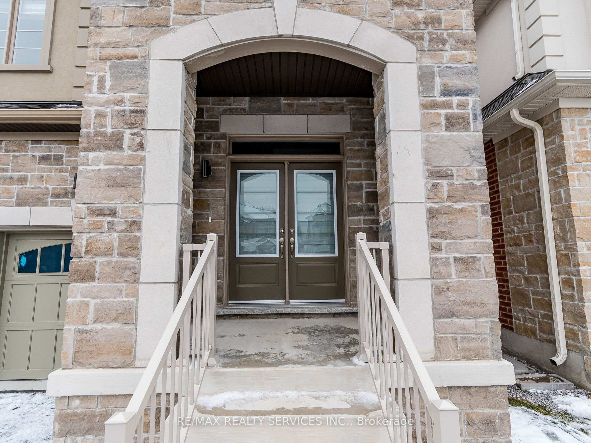 Photo 3 of 337 Fleetwood Drive, Oshawa, Eastdale — HOMEH
