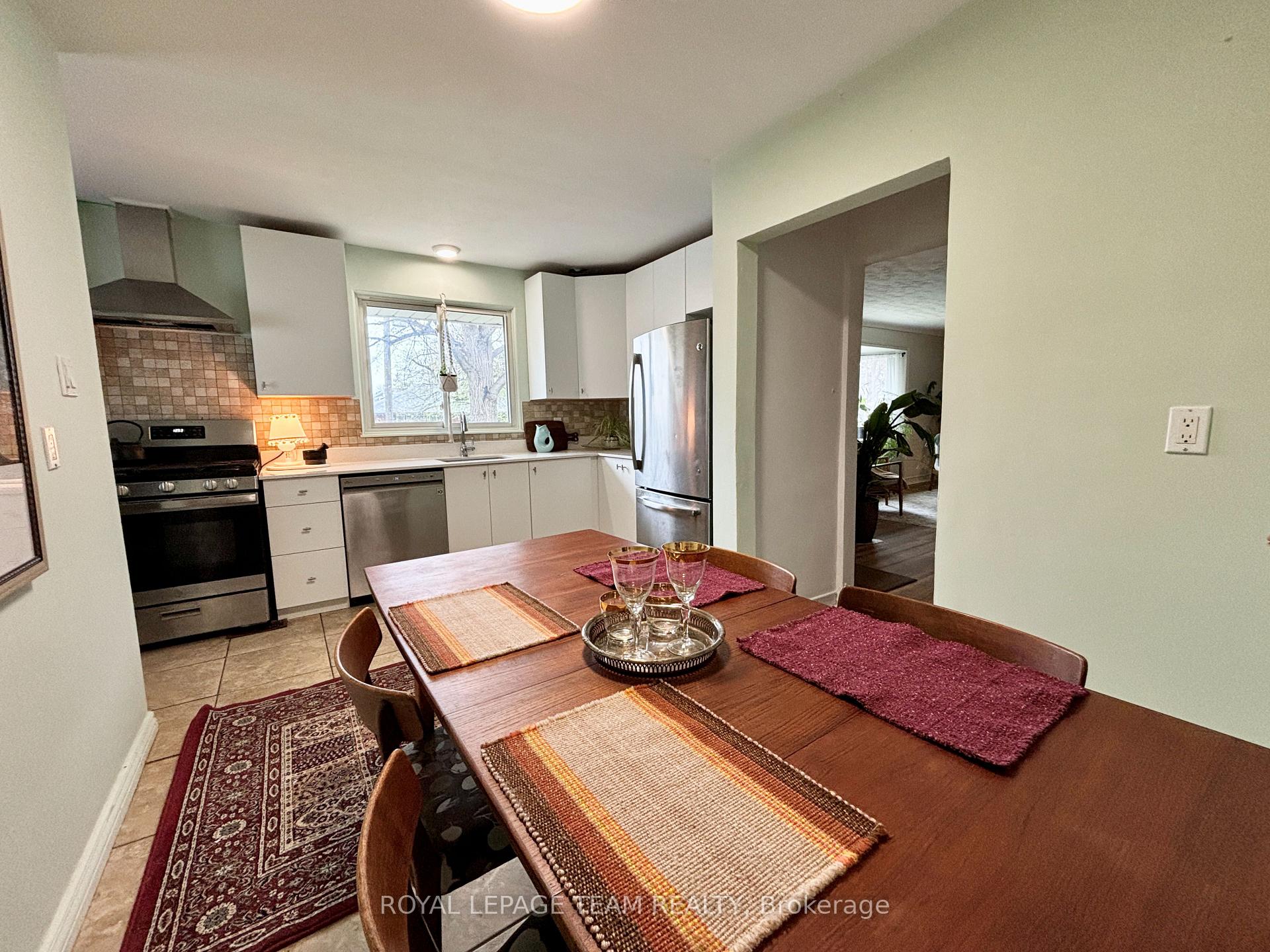 Photo 5 of 1452 Chatelain Avenue, Ottawa, Carlington — HOMEH