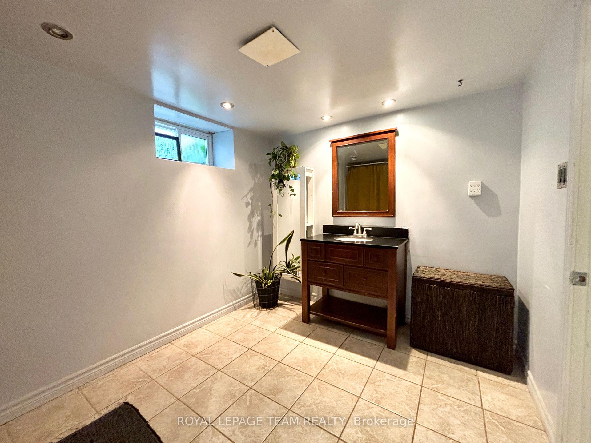 Photo 12 of 1452 Chatelain Avenue, Ottawa, Carlington — HOMEH