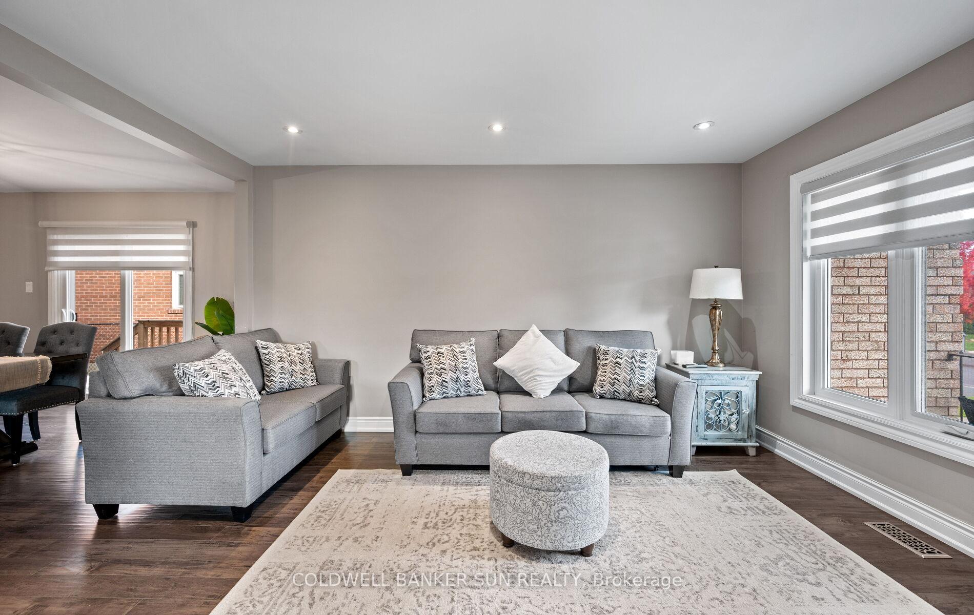 Photo 9 of 10 Corsham Place, Caledon, Bolton East — HOMEH