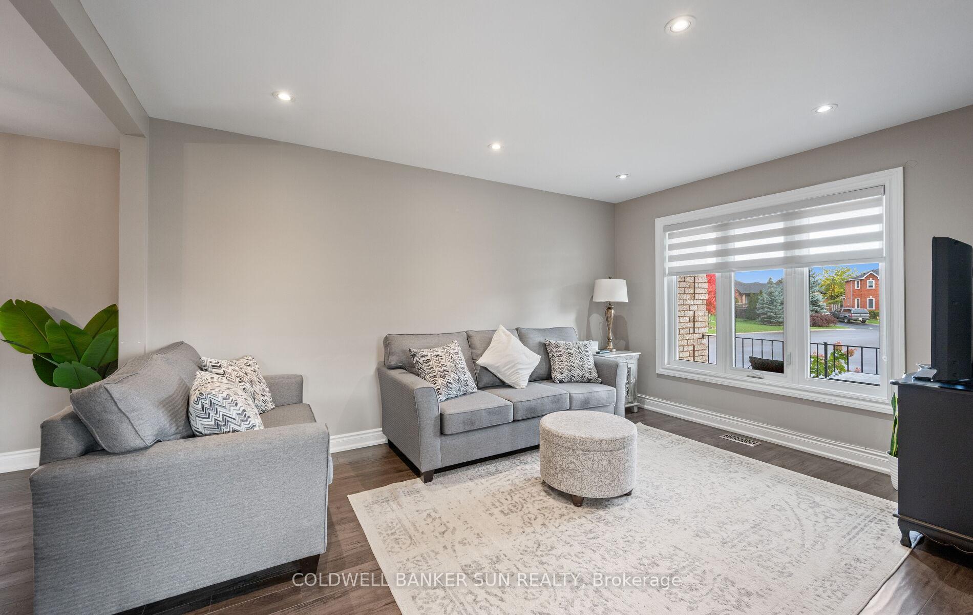 Photo 11 of 10 Corsham Place, Caledon, Bolton East — HOMEH